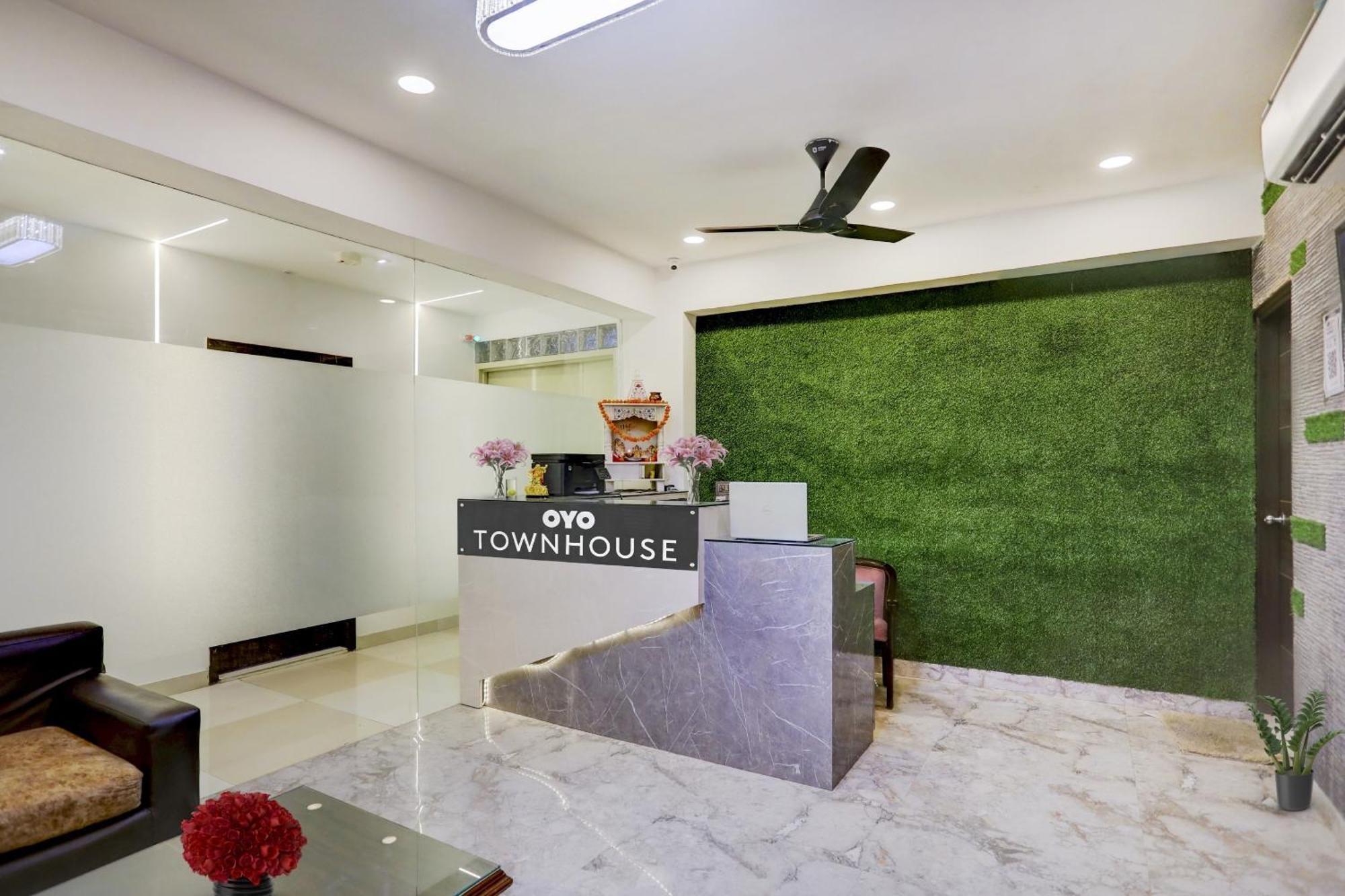 Townhouse West Near Udyog Nagar Metro Station Nova Deli