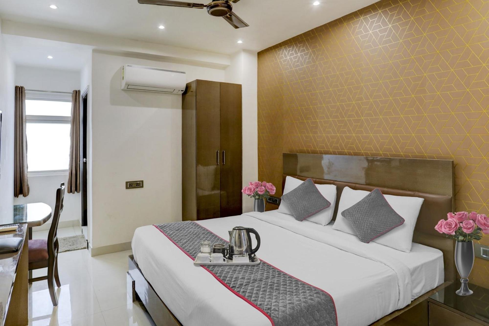 Townhouse West Near Udyog Nagar Metro Station 3* Nova Deli