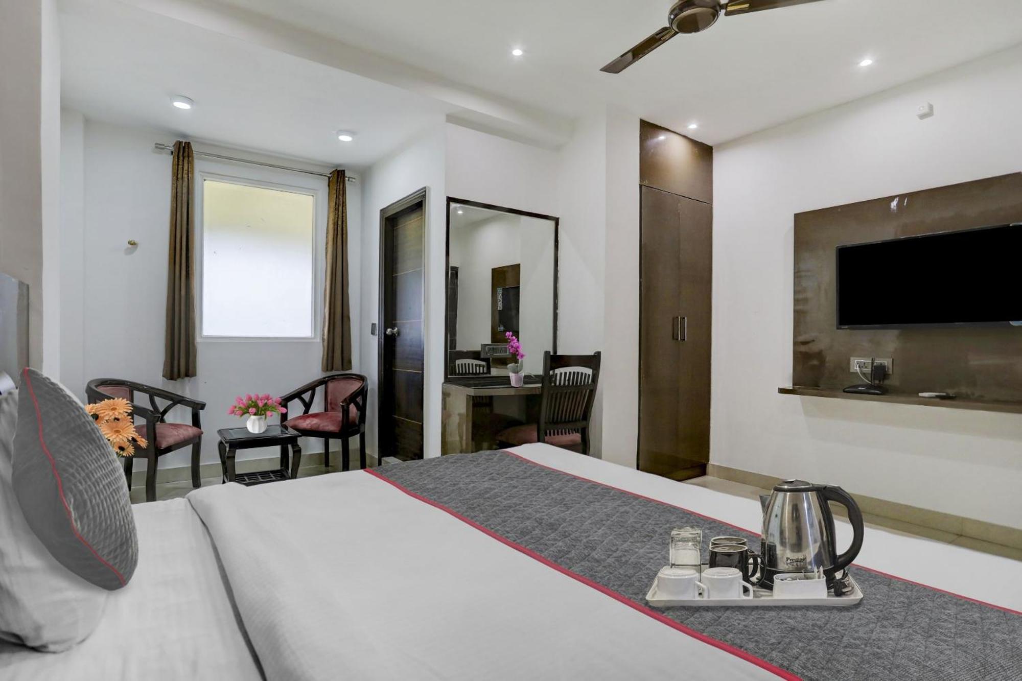 Townhouse West Near Udyog Nagar Metro Station Hotel Nova Deli