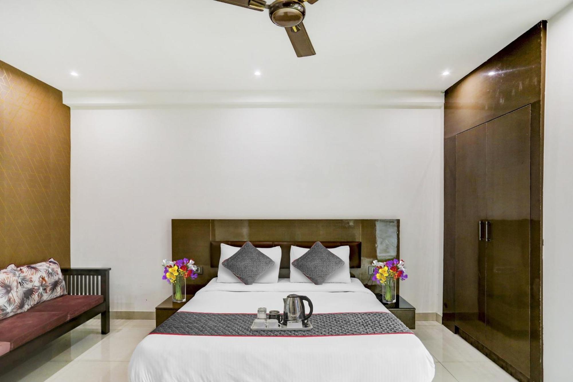 Townhouse West Near Udyog Nagar Metro Station Hotel Nova Deli