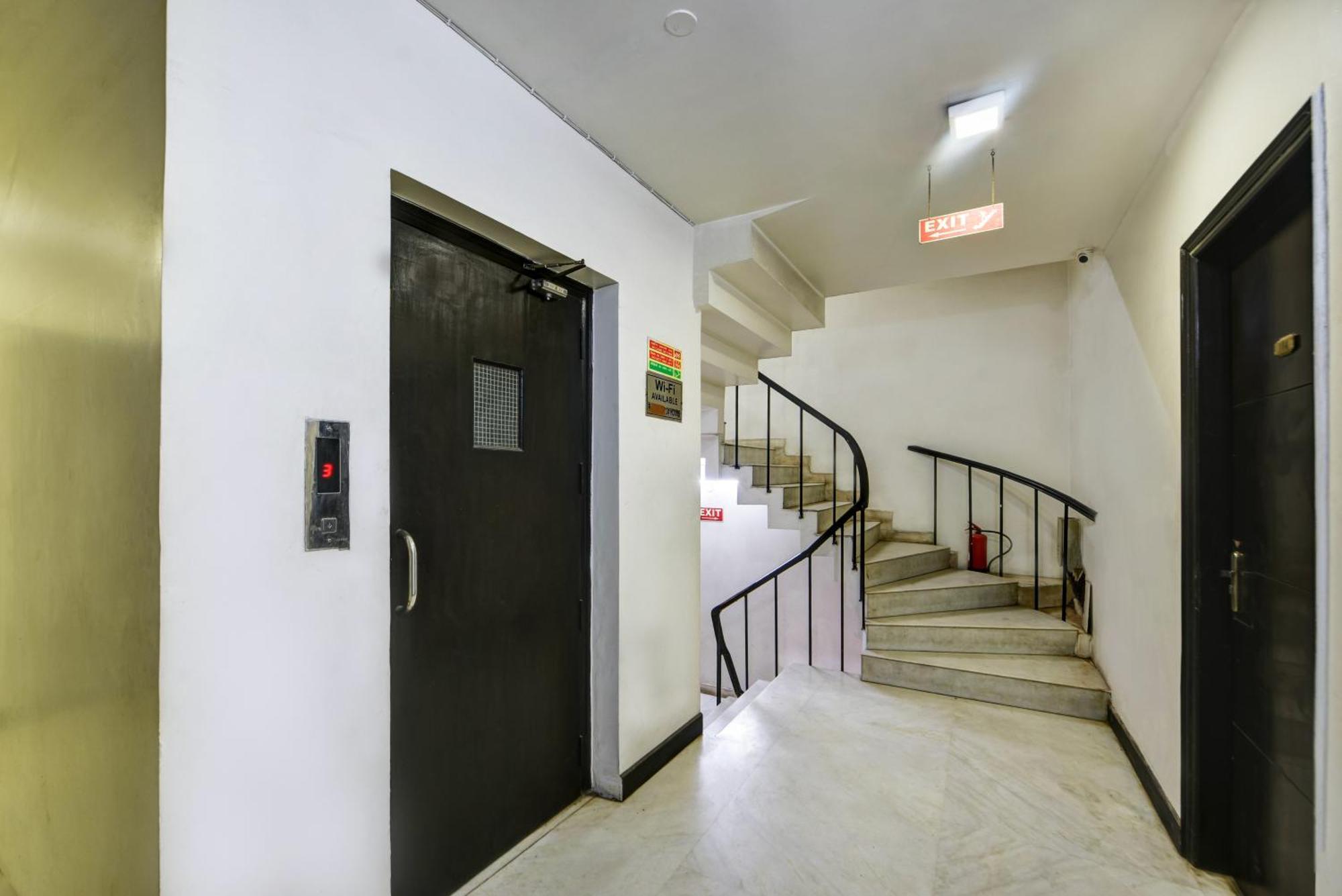 Hotel Sweet Home Lodge - 2 Min From New Delhi Railway Station Hotel