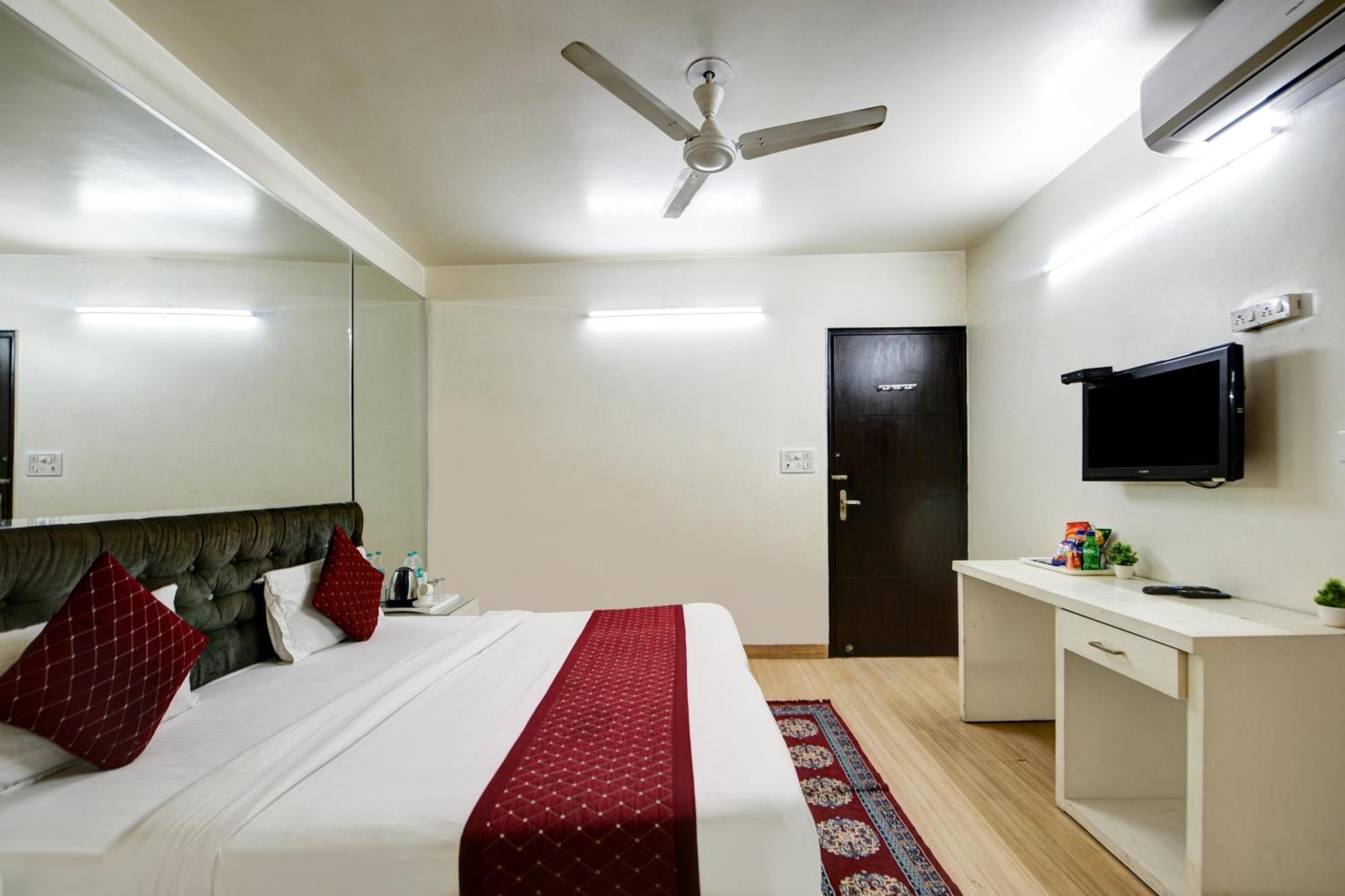 Hotel Sweet Home Lodge - 2 Min From New Delhi Railway Station Hotel 3*