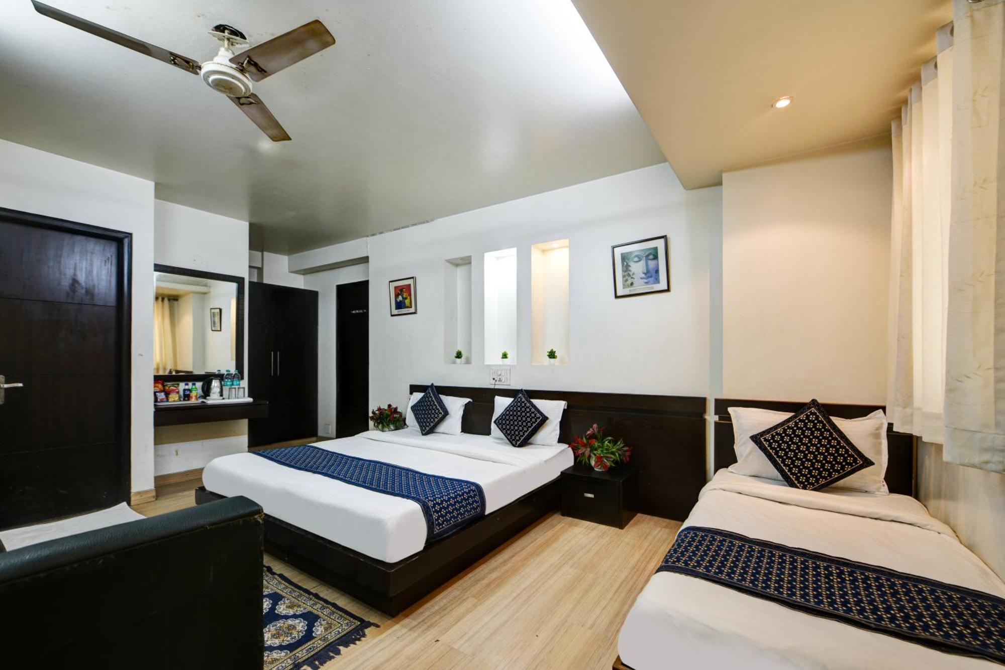 Hotel Sweet Home Lodge - 2 Min From New Delhi Railway Station Hotel 3*