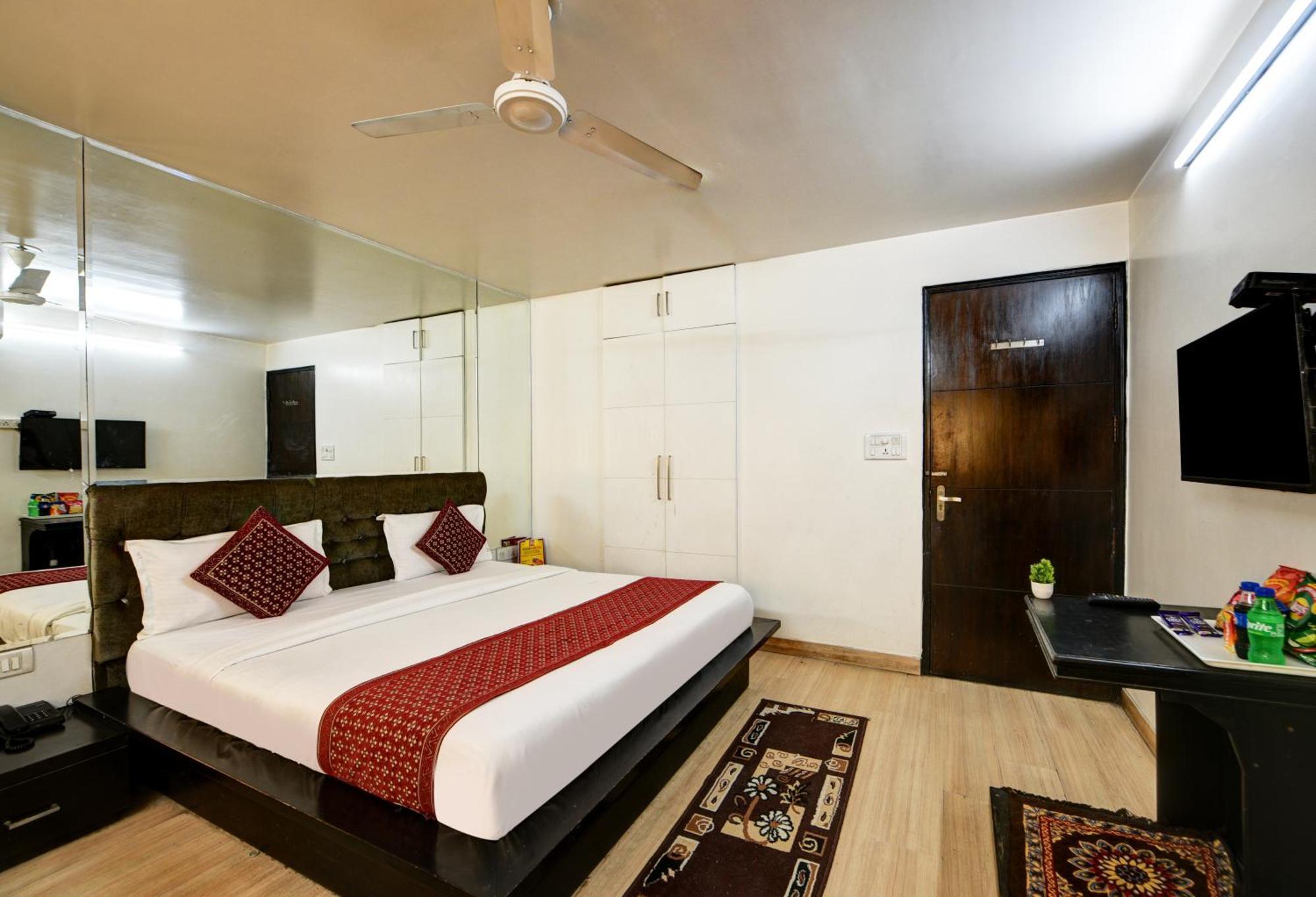 Hotel Sweet Home Lodge - 2 Min From New Delhi Railway Station 3*