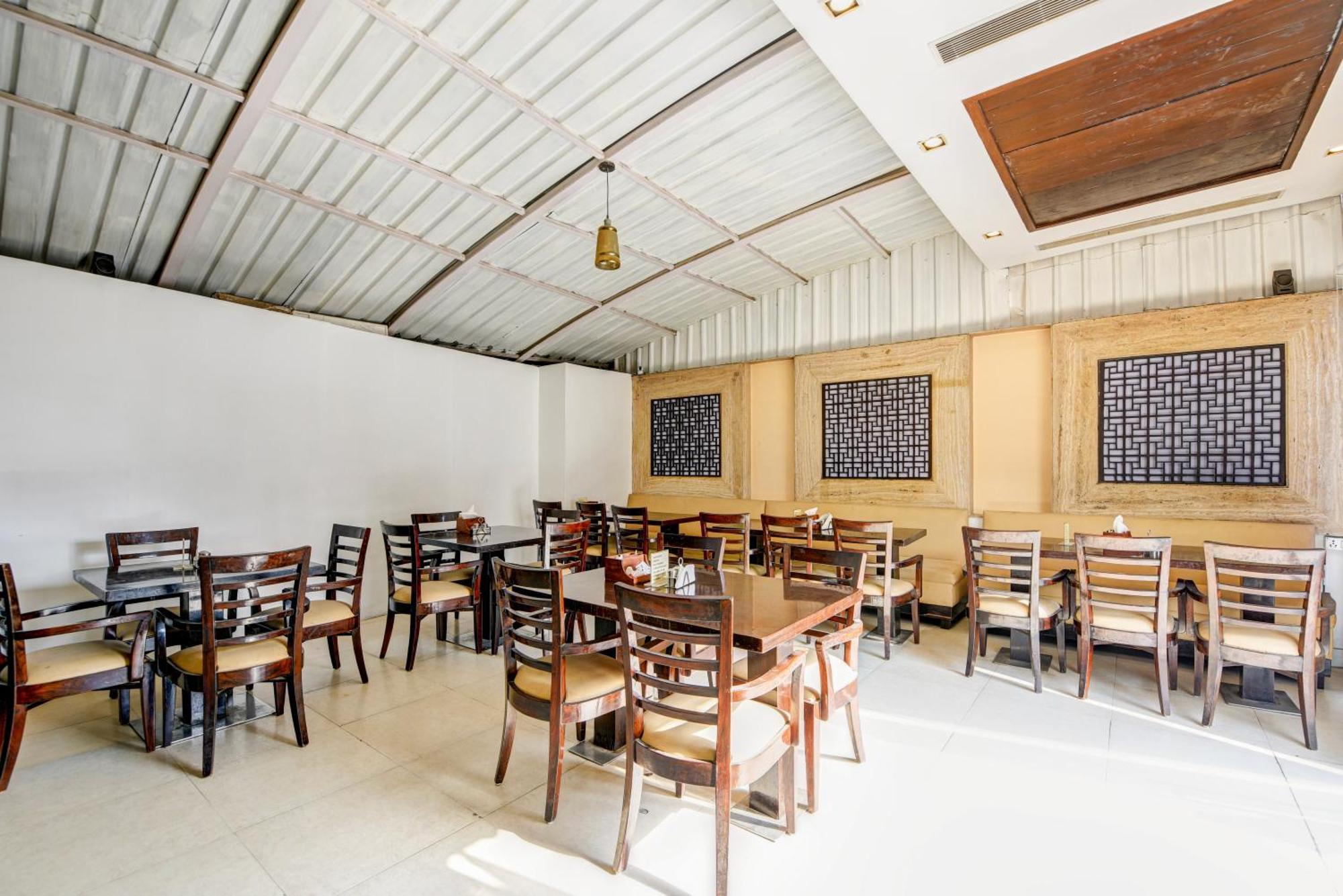 Hotel Chanchal Deluxe - Train Station 4*