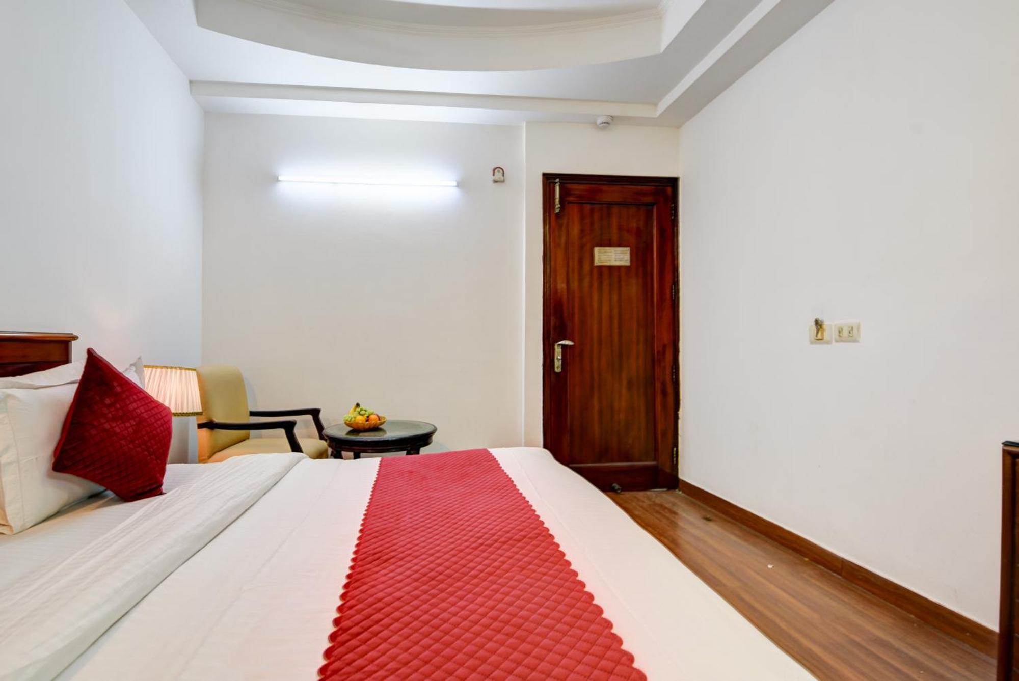Chanchal Deluxe - Train Station Hotel 4*