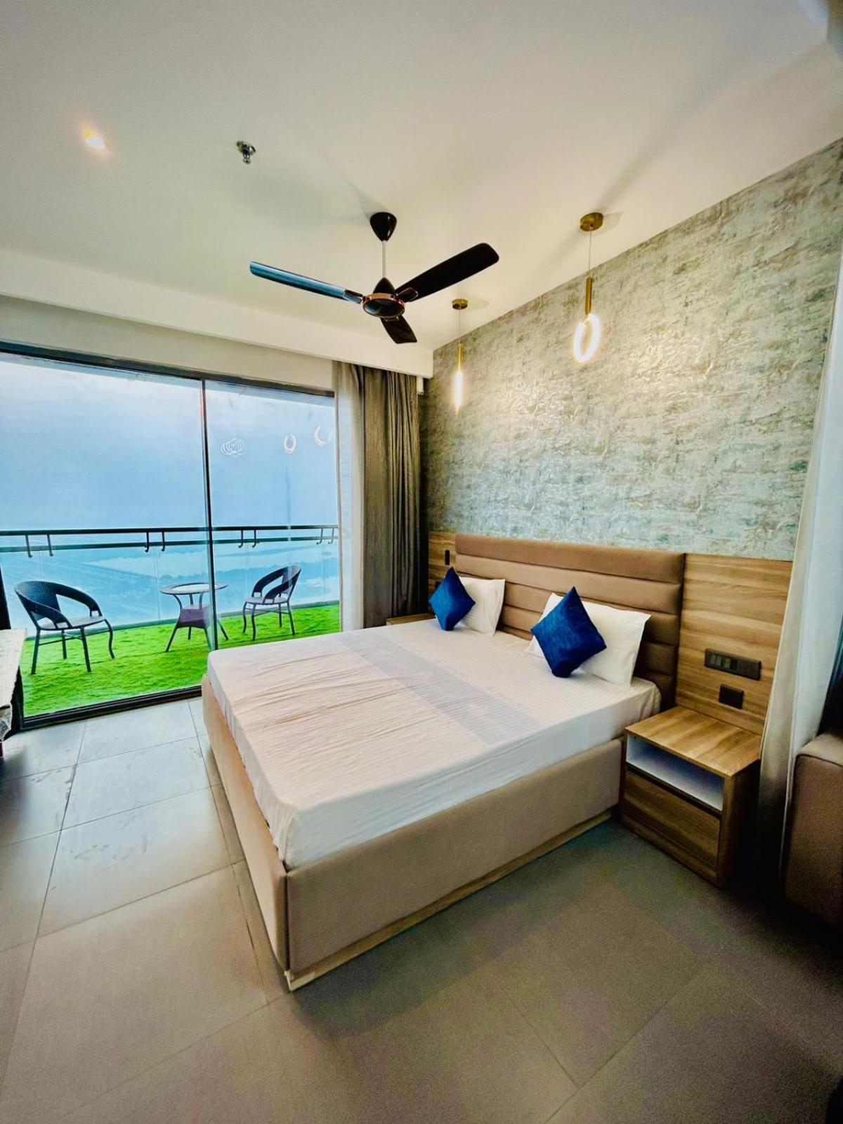 Apartment Supernova Luxury Stays In Noida New Delhi