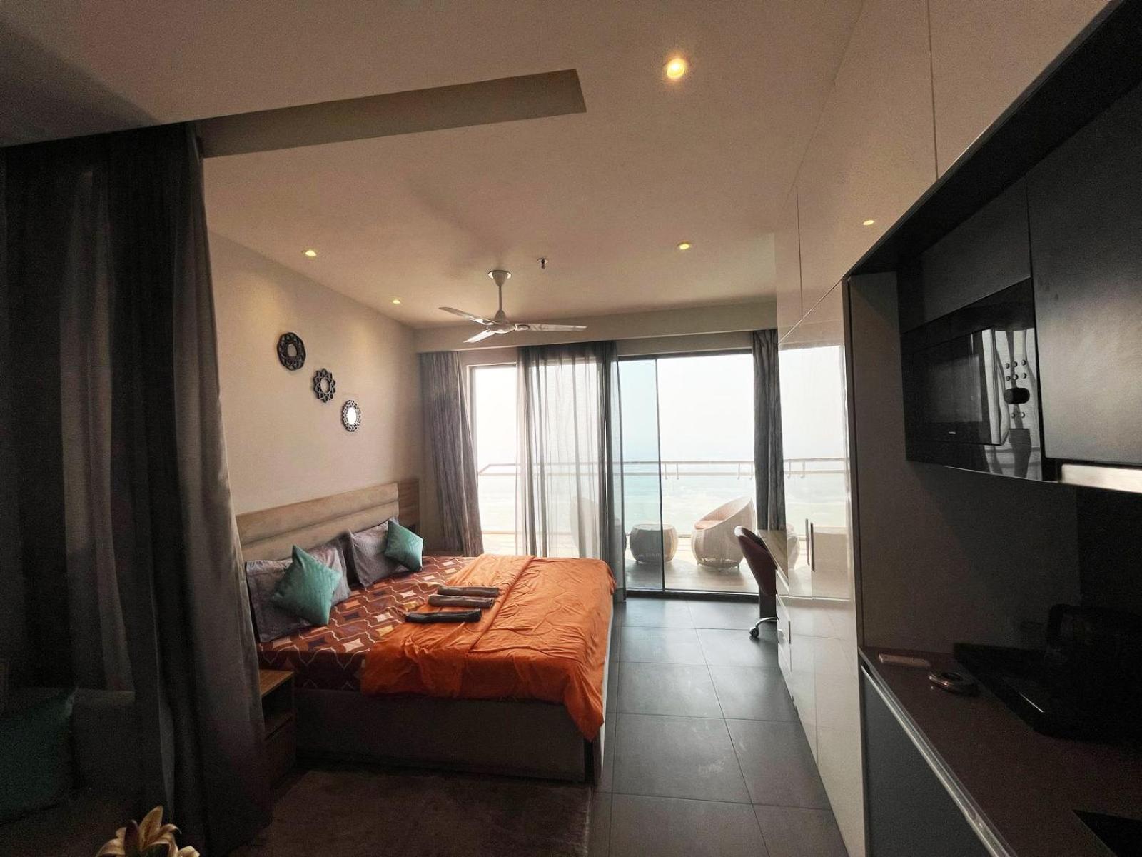 Supernova Luxury Stays In Noida Apartment *