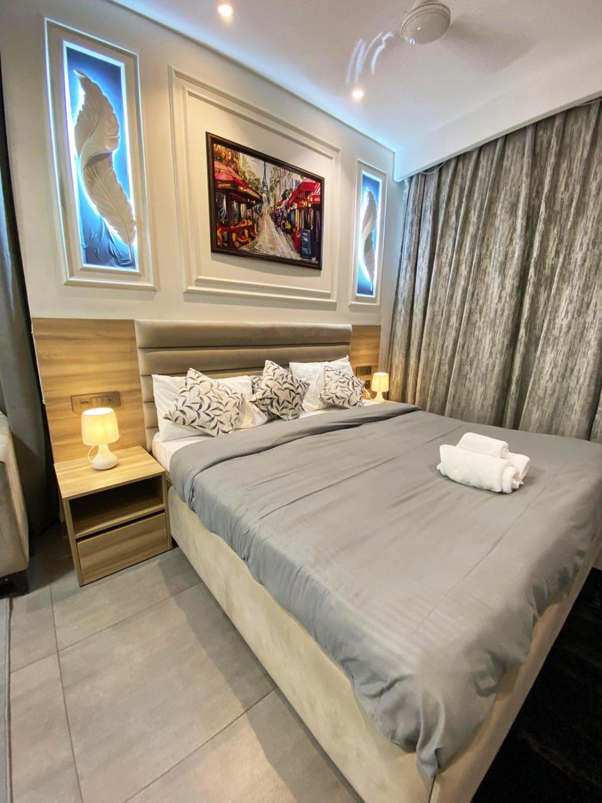 Supernova Luxury Stays In Noida * New Delhi