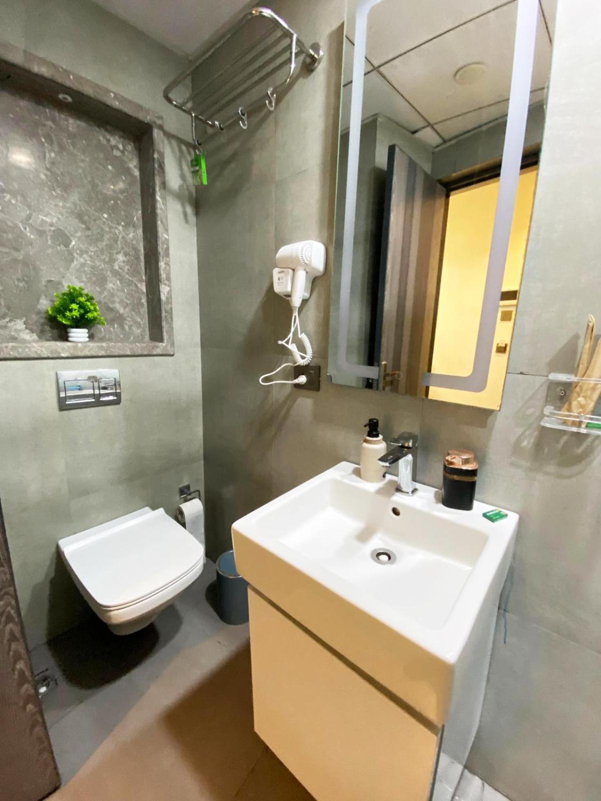 Supernova Luxury Stays In Noida * New Delhi