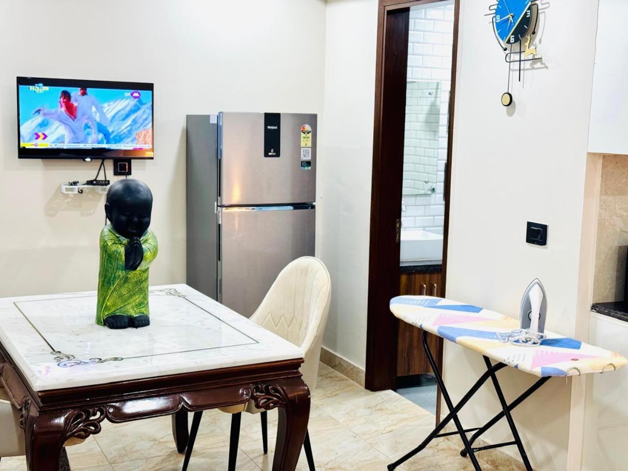 Apartment Fortune Home Service Apartment Studio, J-267 Saket New Delhi
