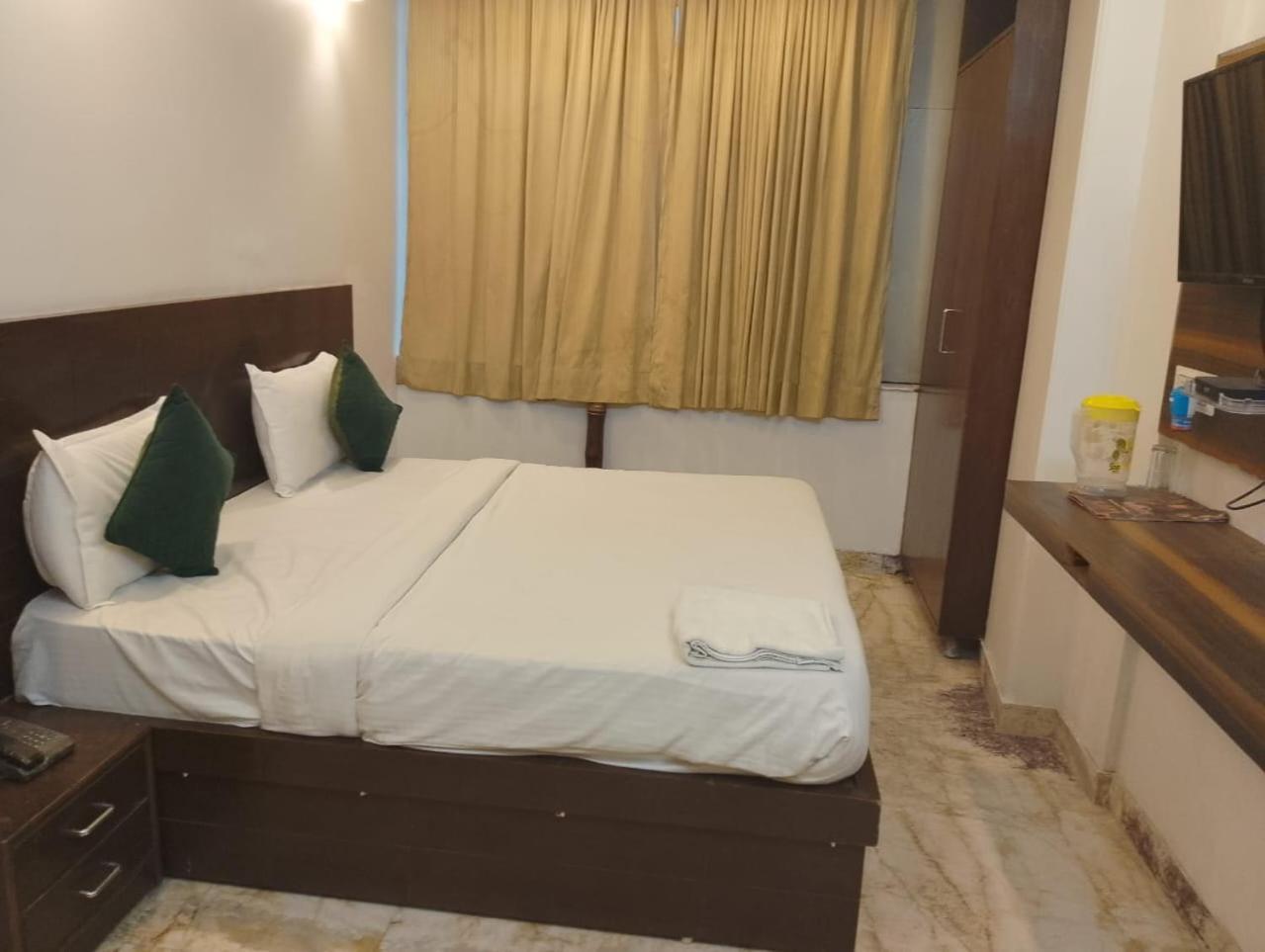 Hotel Tark Plaza Near Igi Airport Delhi 4*