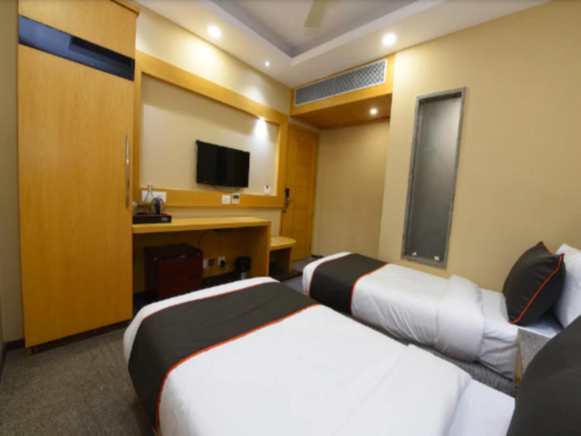 Bharat A Family - Delhi Airport Hotel 3*