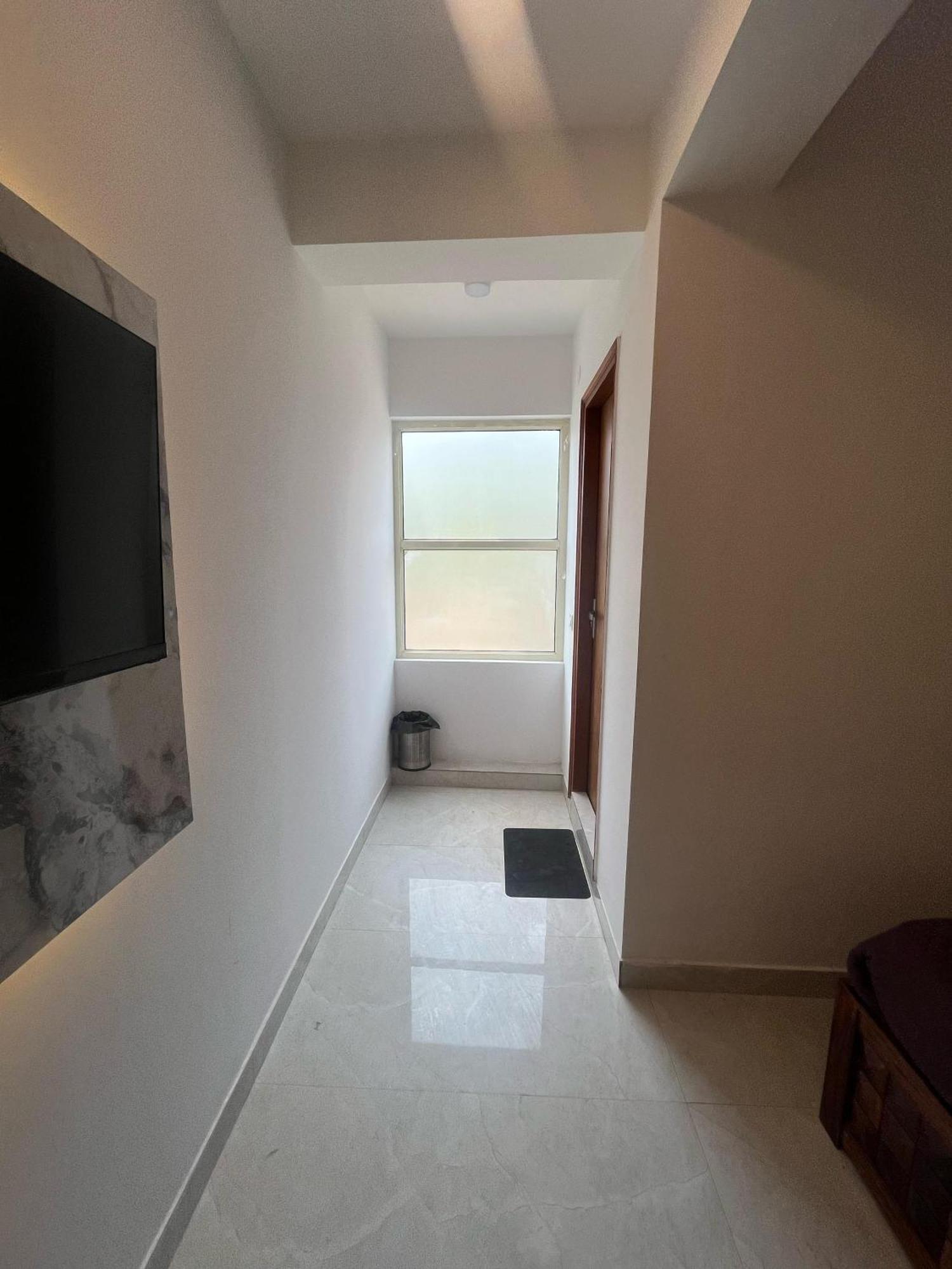 Lagoon - Malviya Nagar Hotel 4*