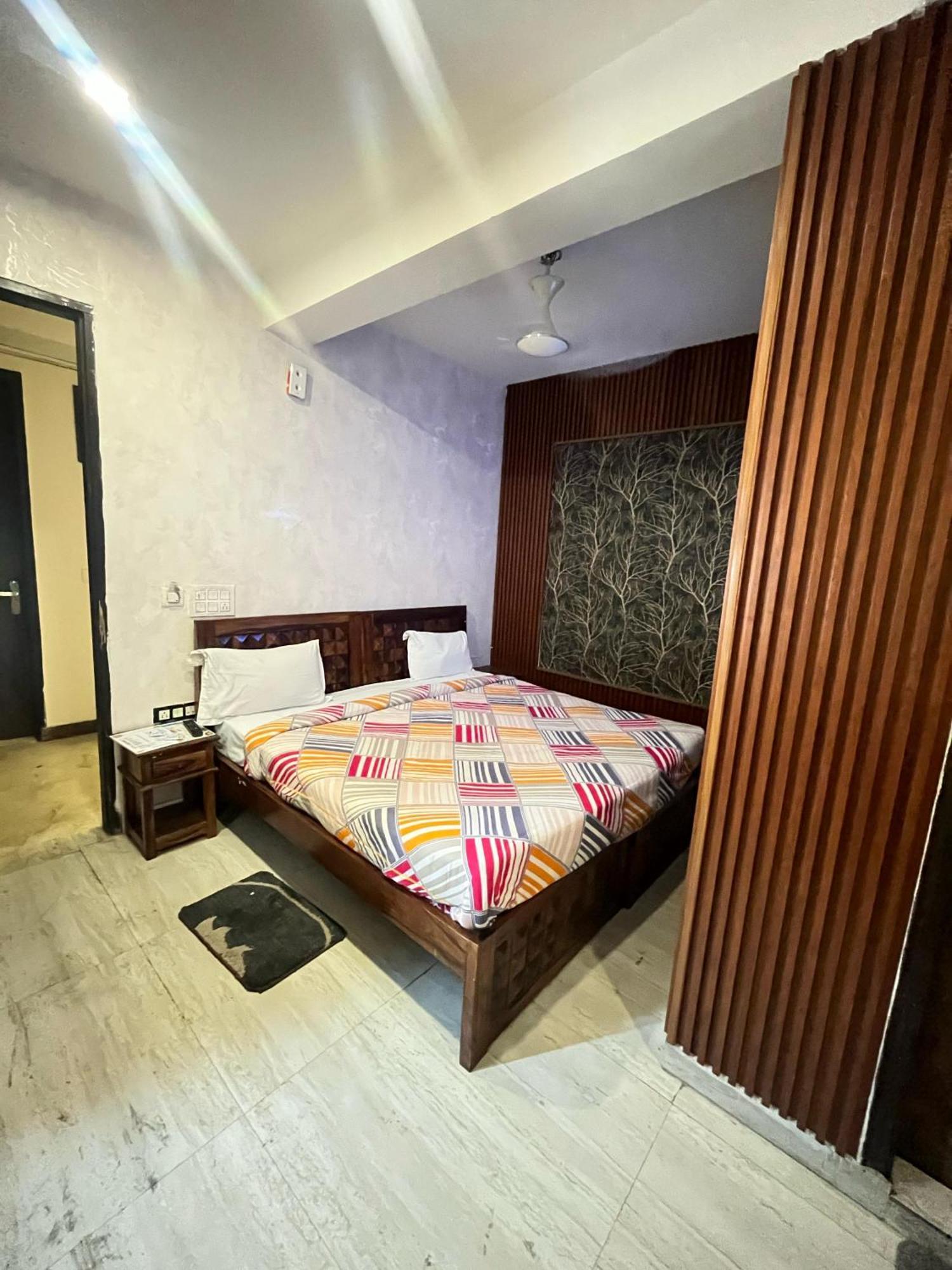 Lagoon - Malviya Nagar Hotel 4*