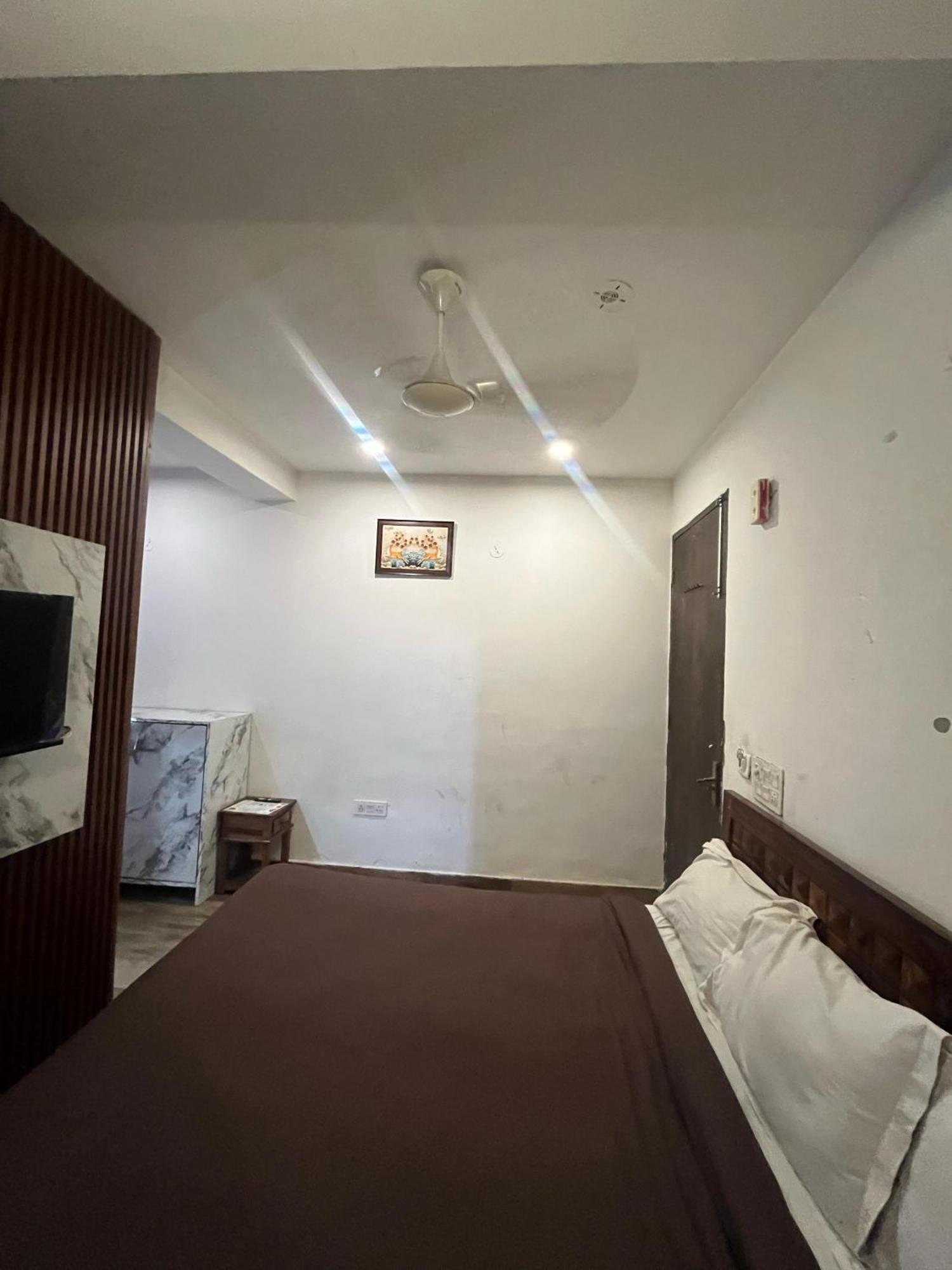 Hotel Lagoon - Malviya Nagar 4*