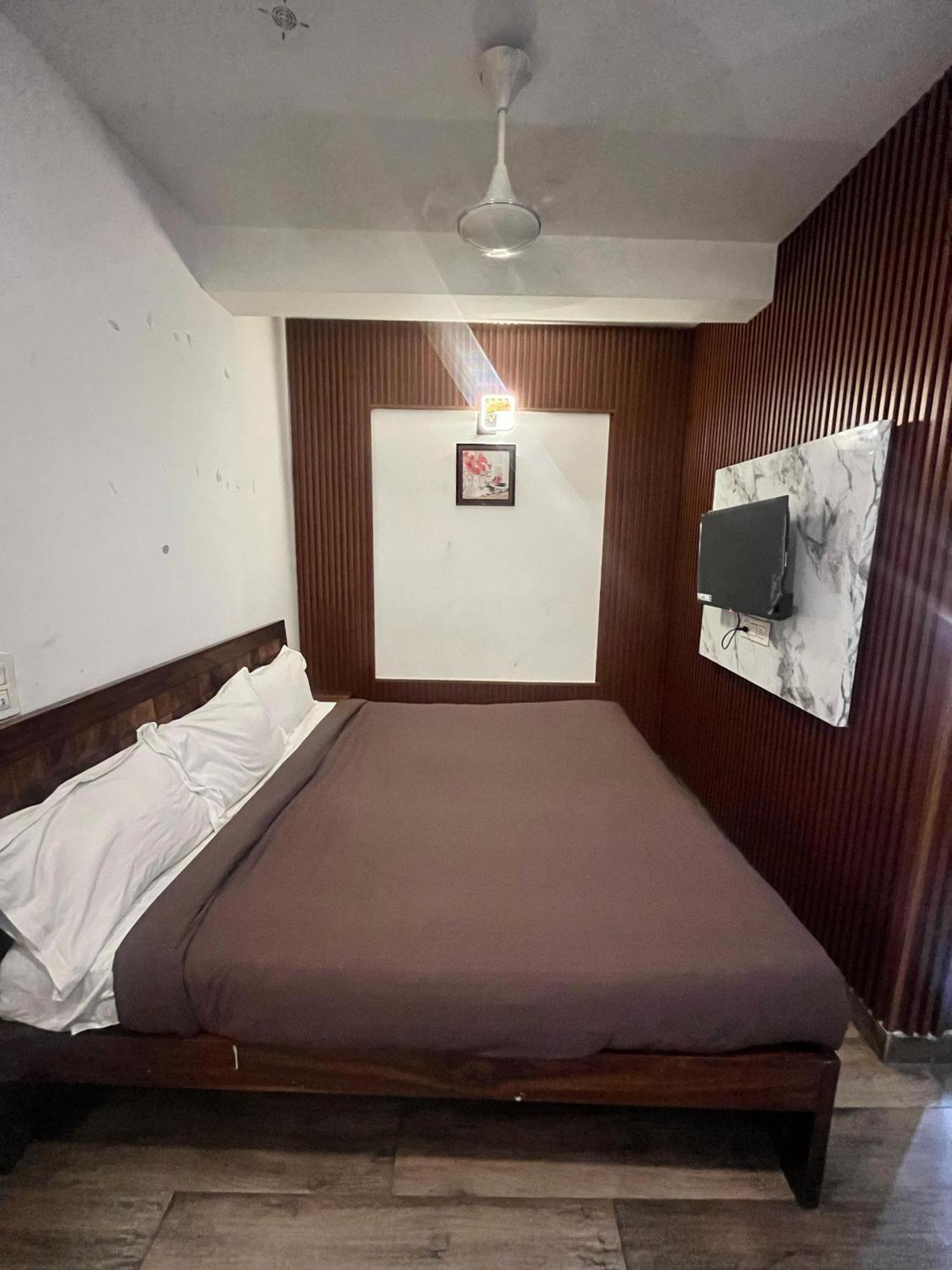 Hotel Lagoon - Malviya Nagar New Delhi