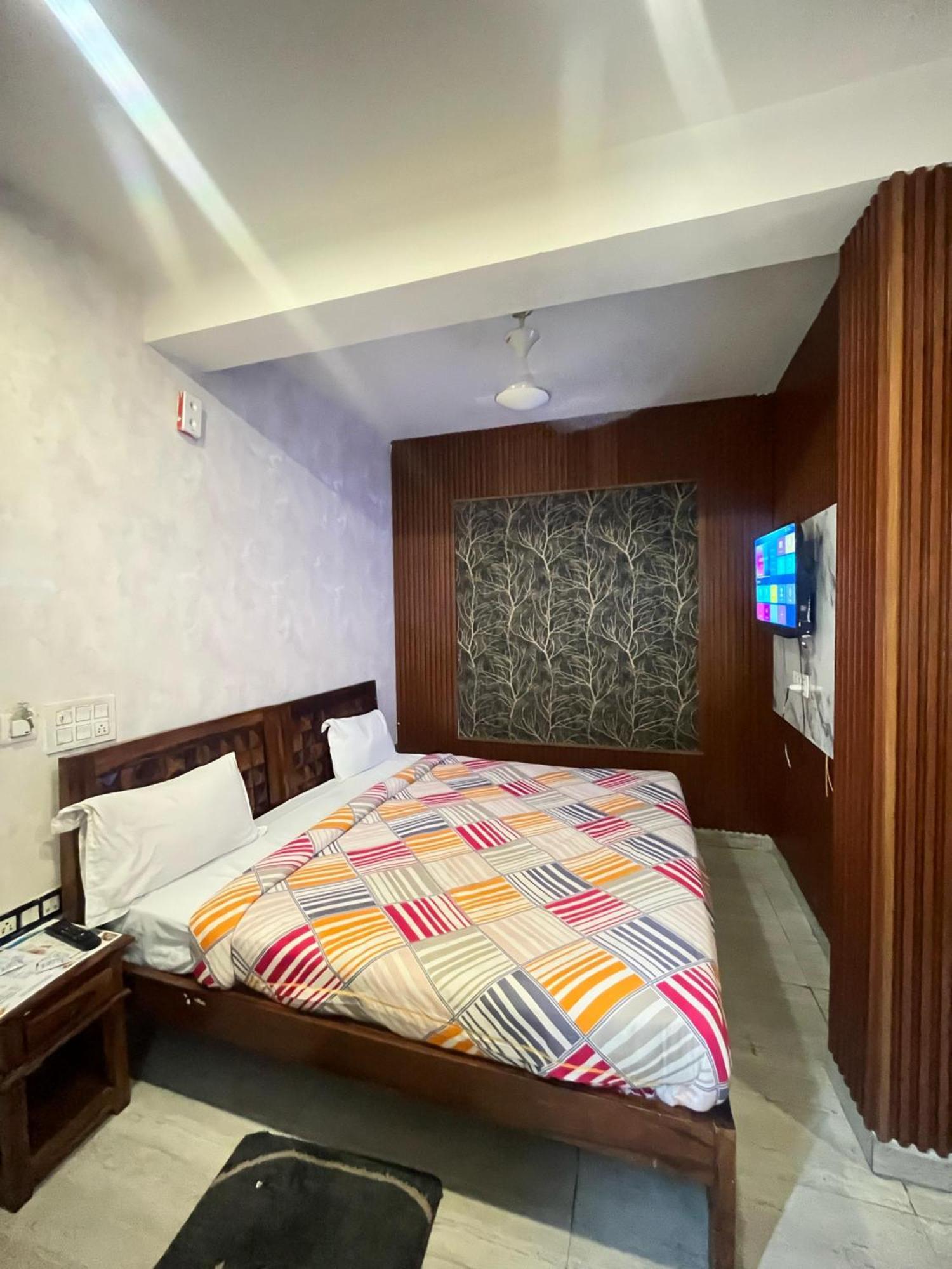 Lagoon - Malviya Nagar Hotel