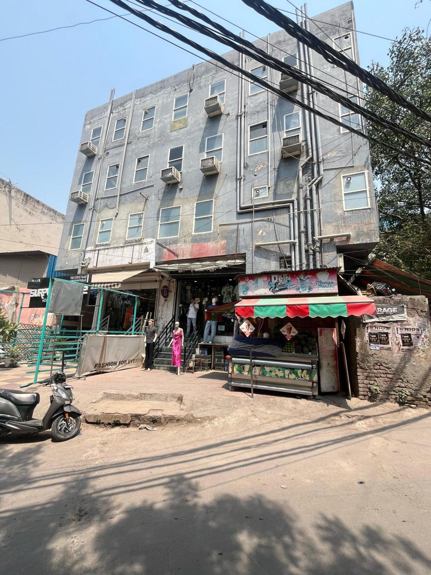 Lagoon - Malviya Nagar Hotel 4*