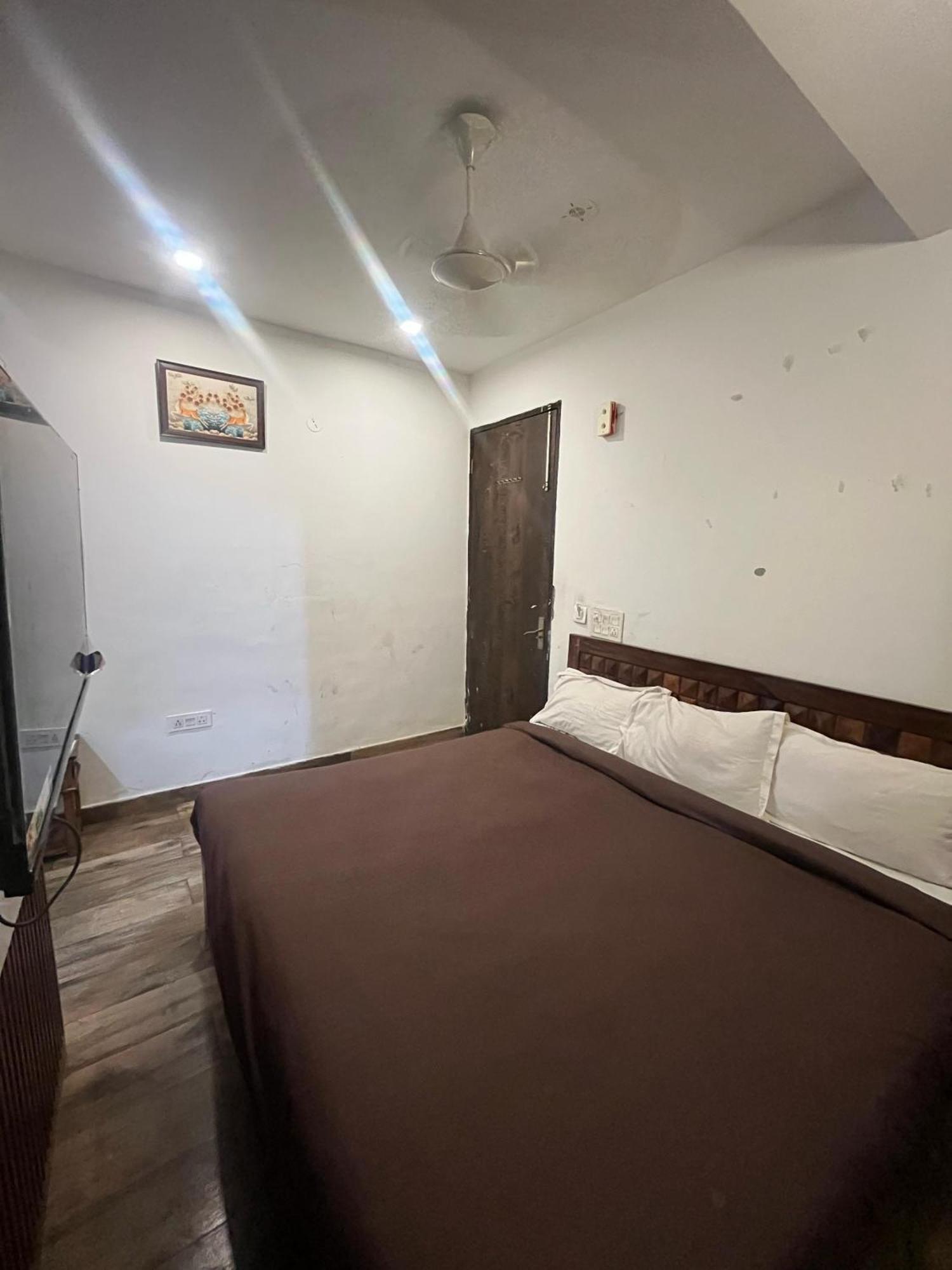 Lagoon - Malviya Nagar 4* New Delhi