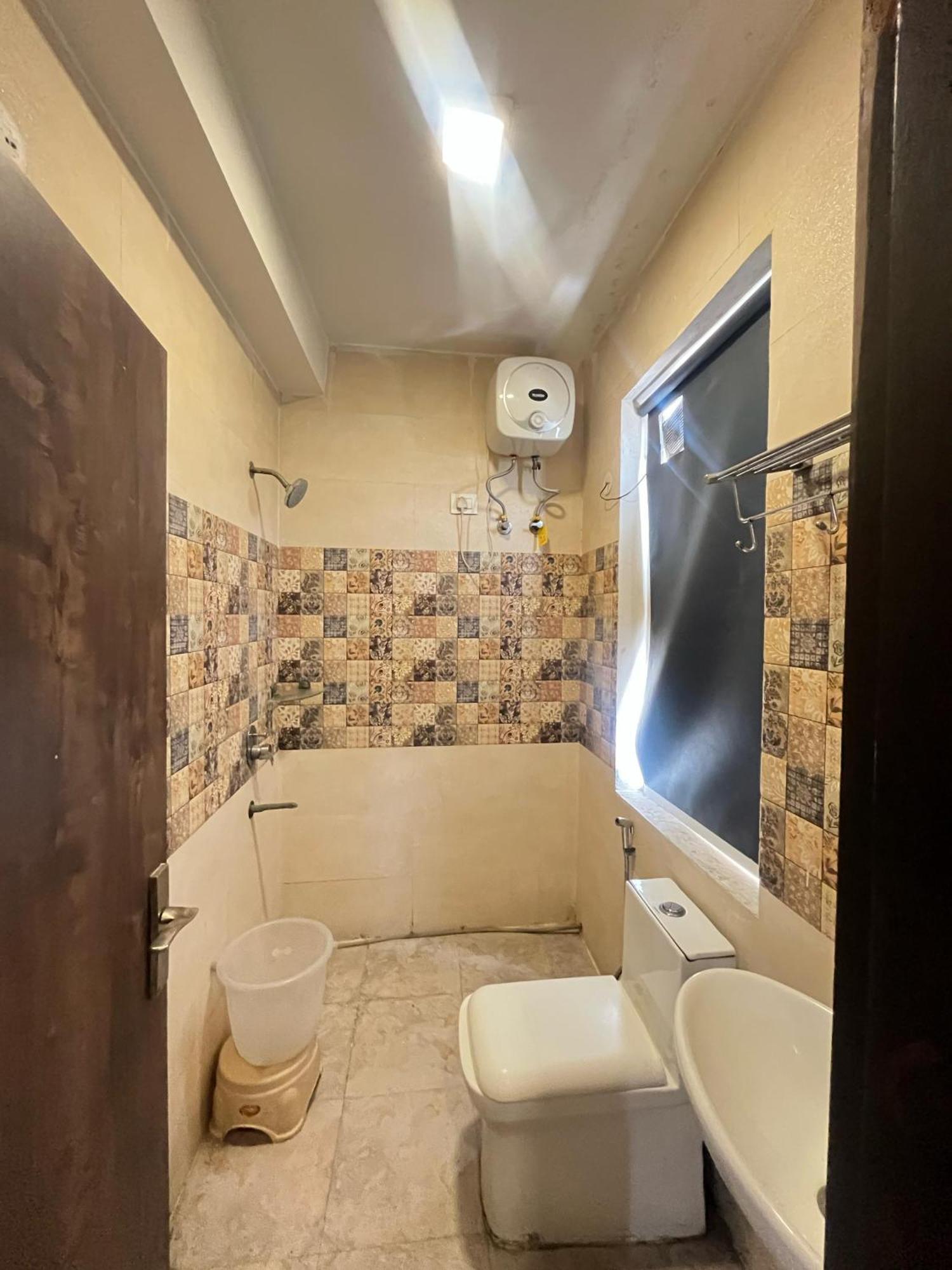 Lagoon - Malviya Nagar 4* New Delhi