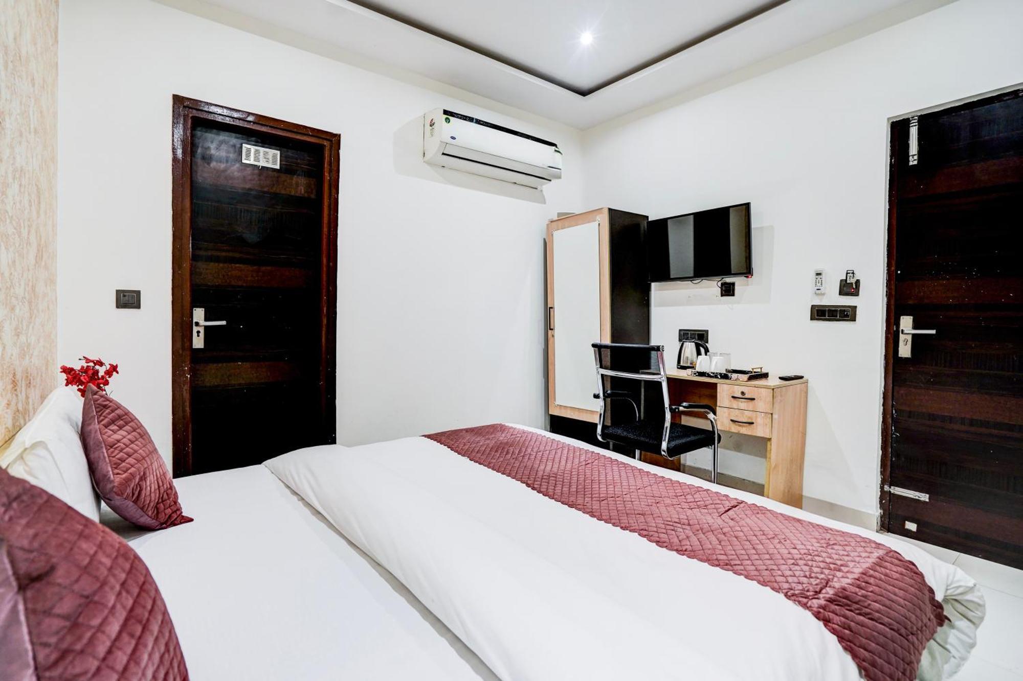 Kings Court Pitampura Hotel
