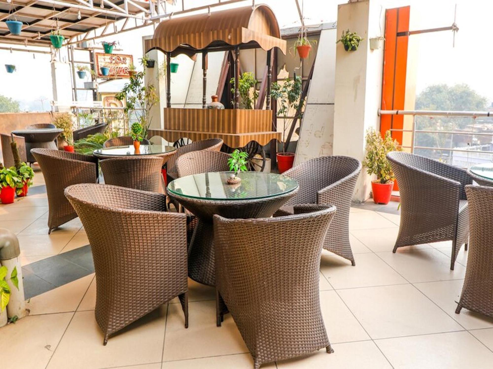 Palm Do'r - 02 Mins From Railway Station Hotel 3*