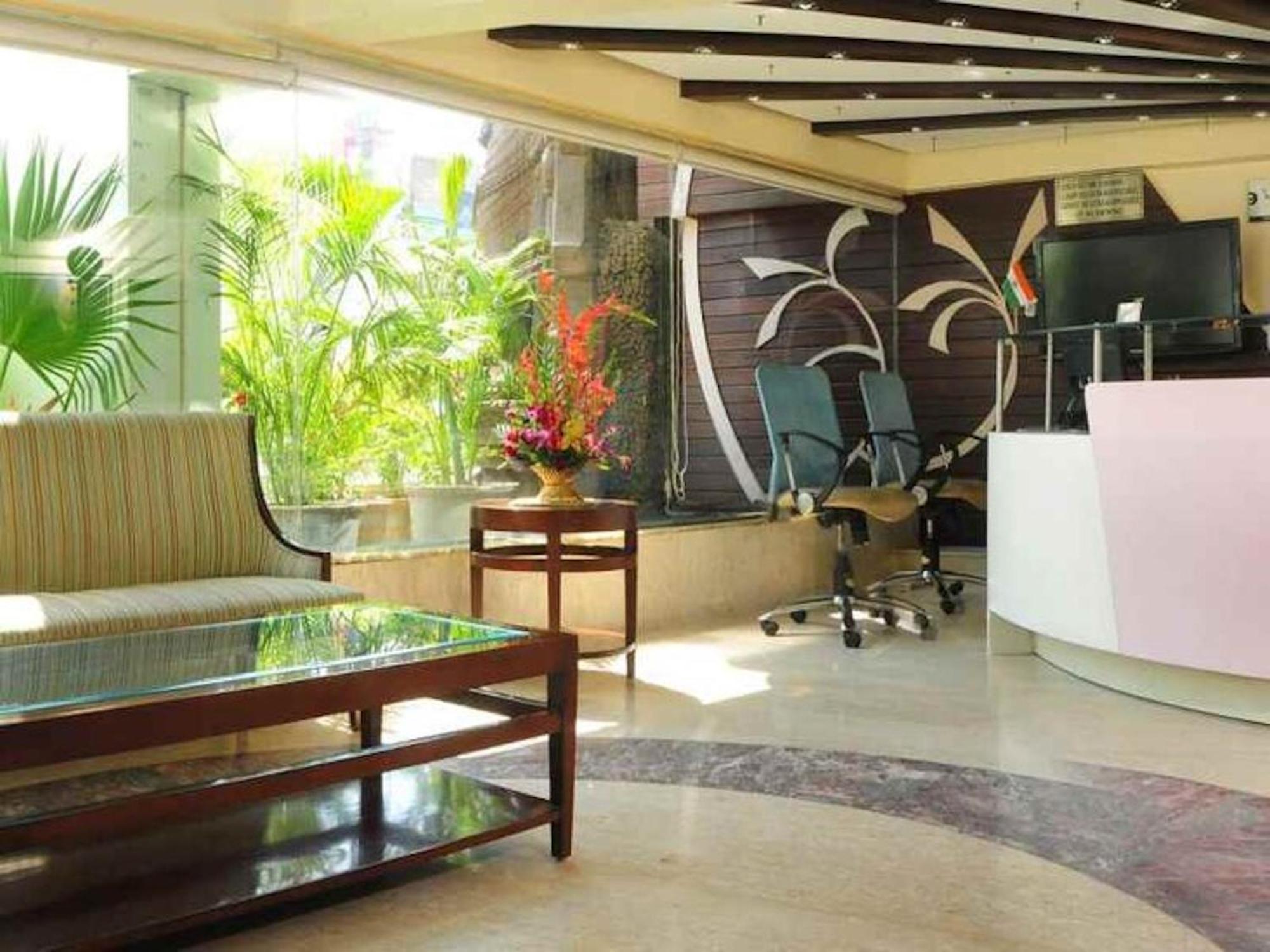 Palm Do'r - 02 Mins From Railway Station Hotel