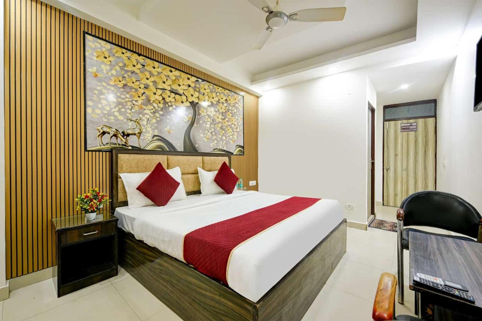 Lookout Delhi Igi Airport 4*