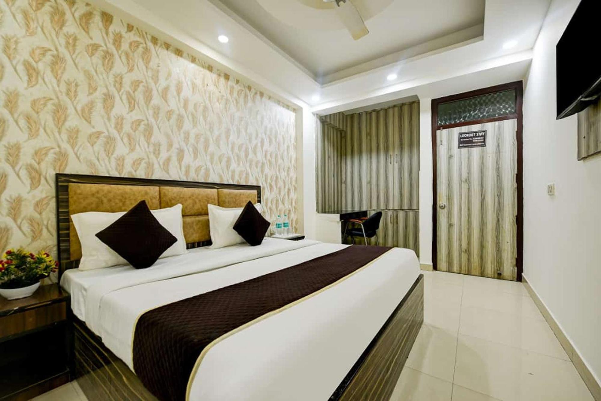 Lookout Delhi Igi Airport 4* New Delhi