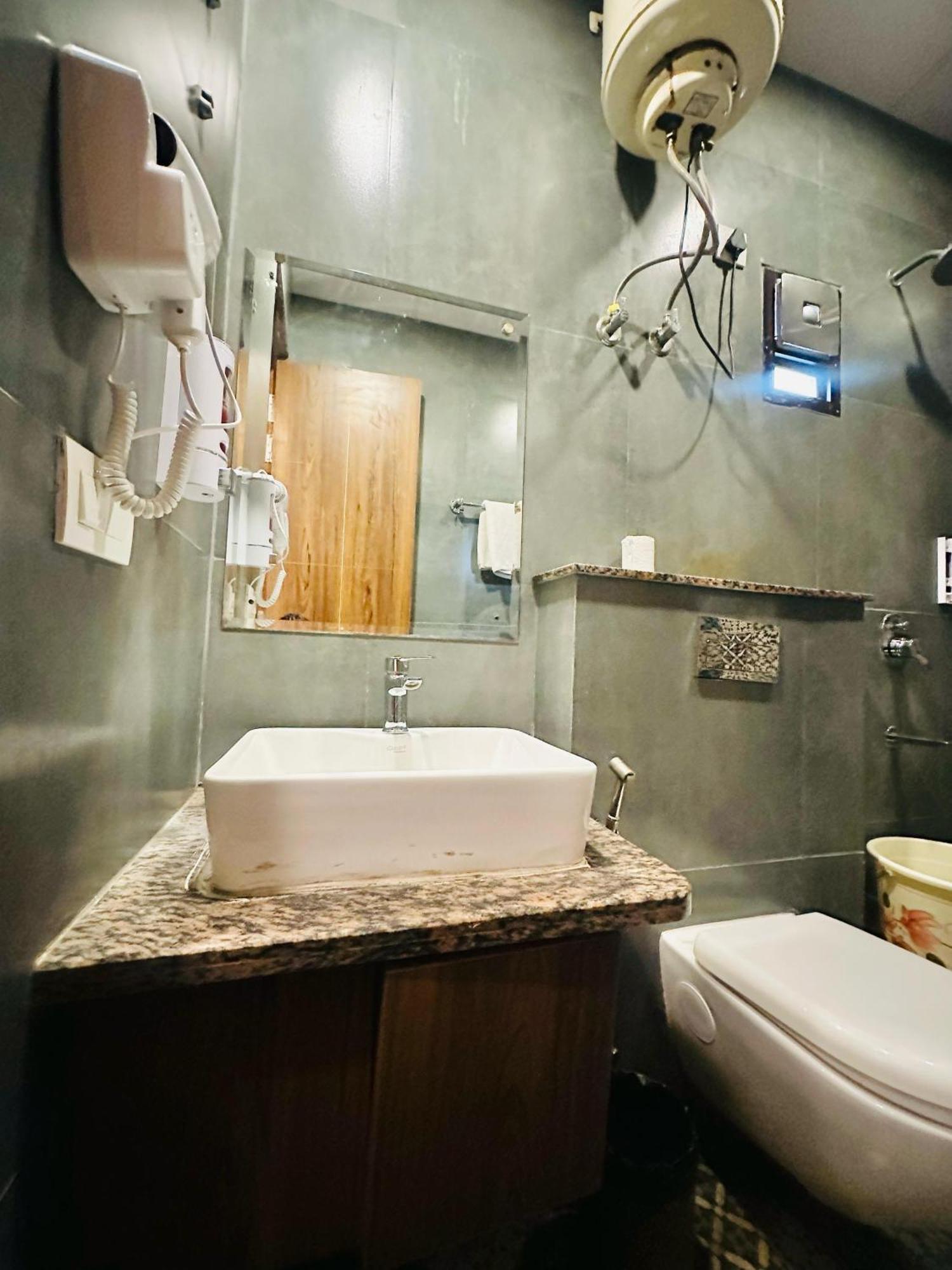 Hotel Grand Havenwood Near Delhi Airport New Delhi