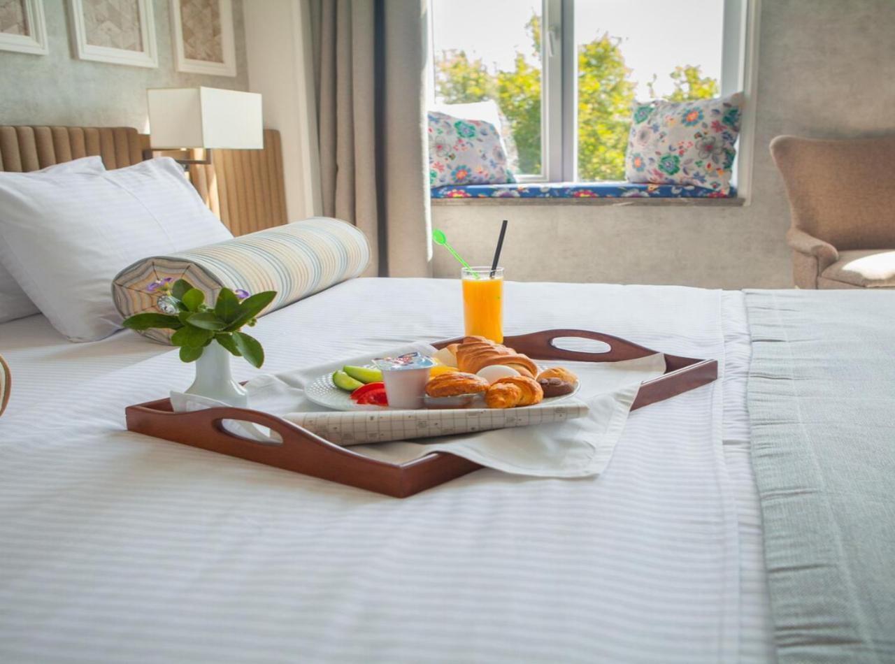 Grand Havenwood Near Delhi Airport 4*