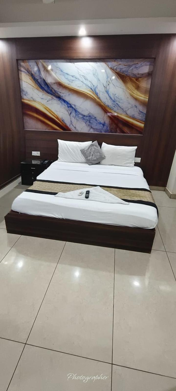 Airport Square Plaza Hotel
