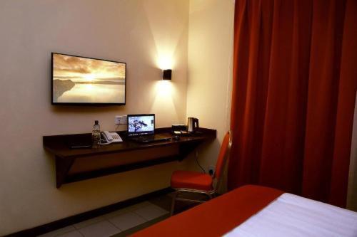 Hotel Grand Teo Near Igi Airport 4*