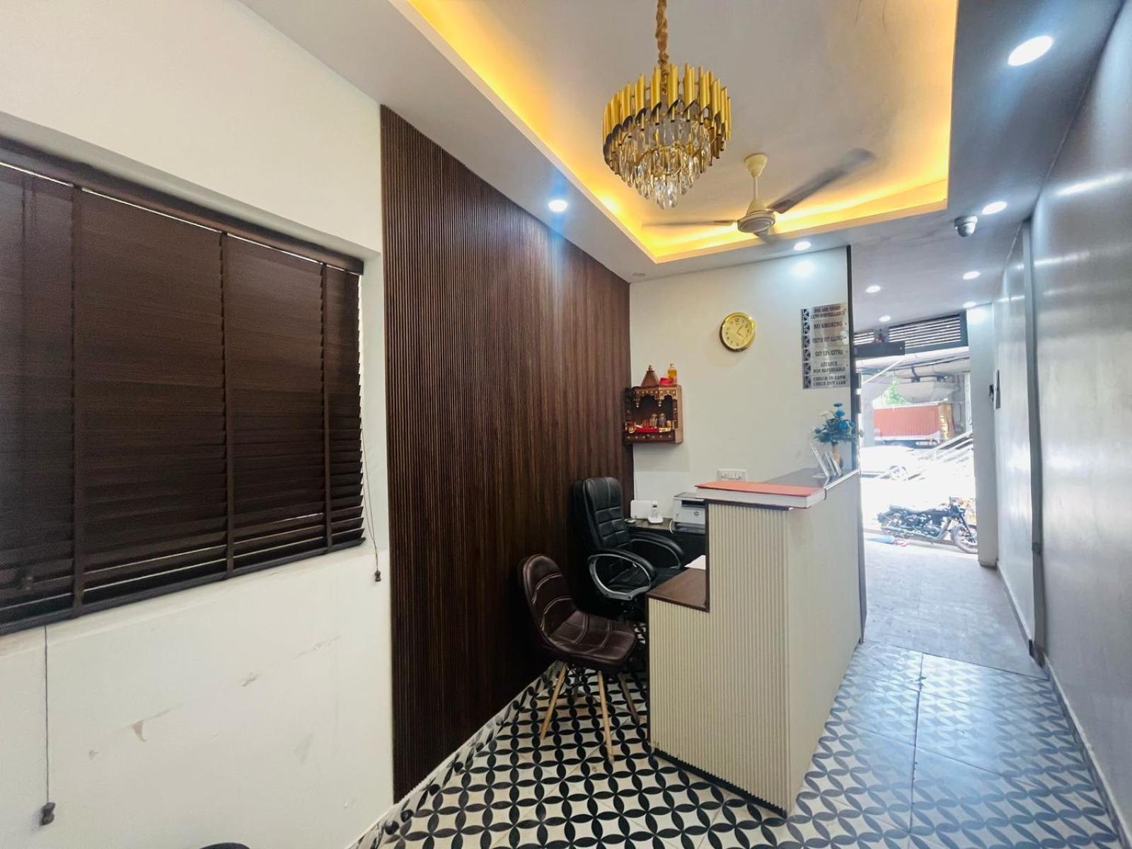 Mannat Near Naraina Vihar Metro Station 4* New Delhi