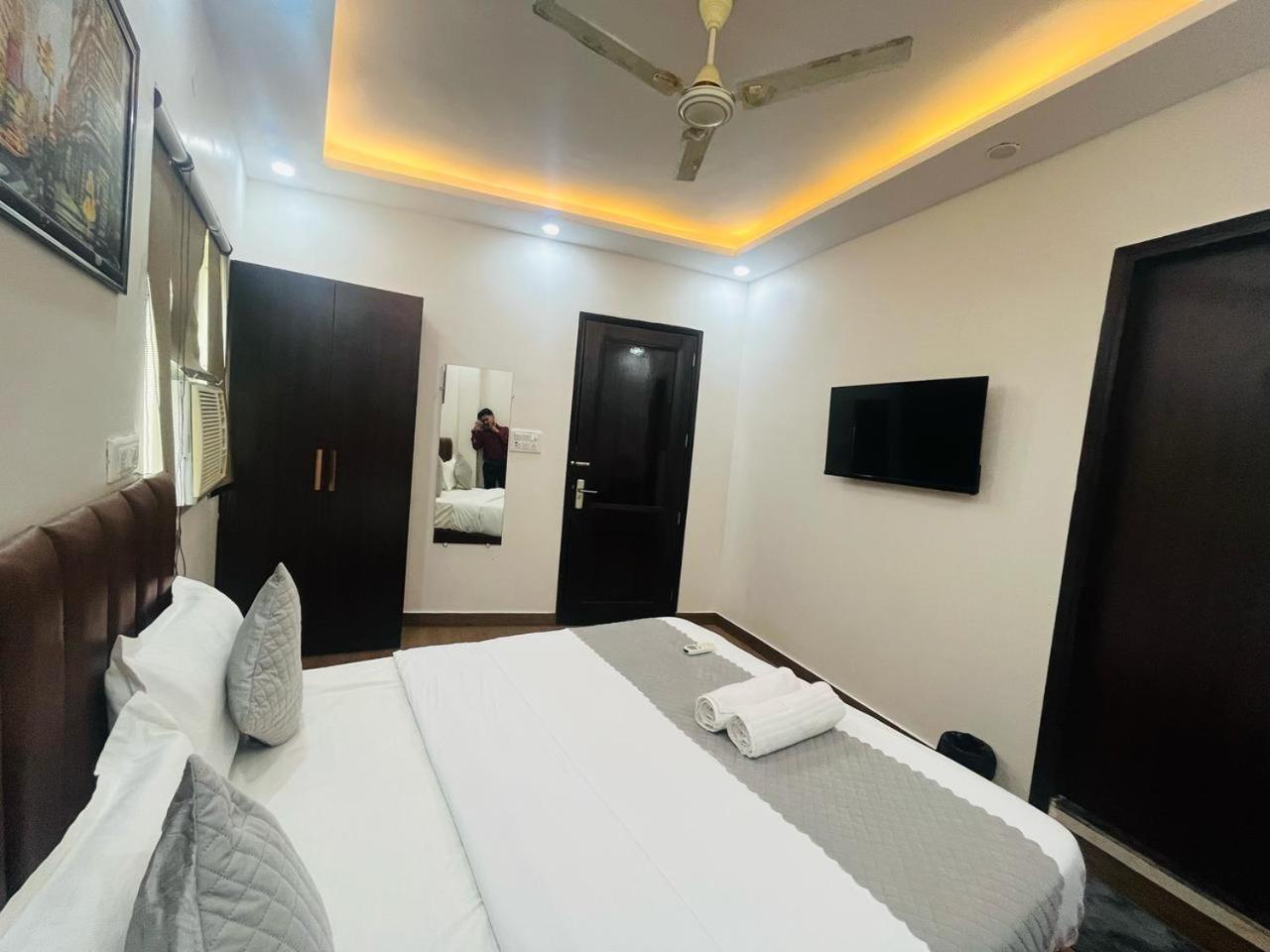 Mannat Near Naraina Vihar Metro Station New Delhi