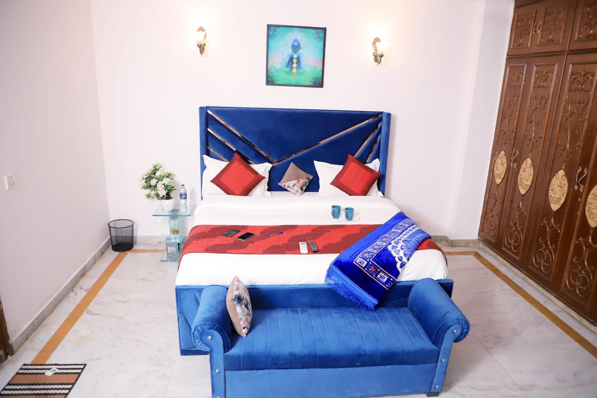 Apartment Divine India Service Apartment,2bhk, D-198,saket *
