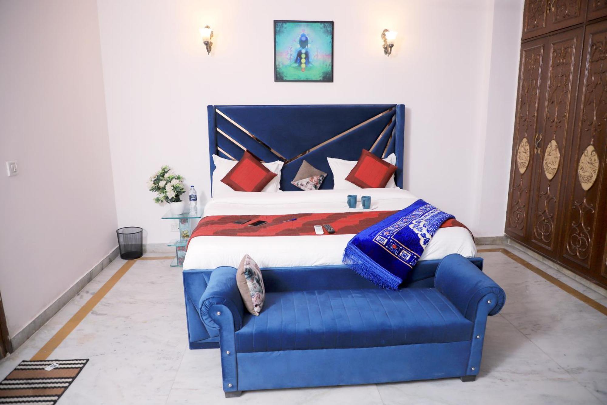 Apartment Divine India Service Apartment,2bhk, D-198,saket *