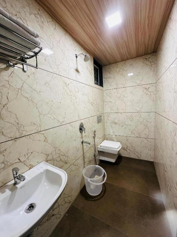 Grand Infinity Near Delhi Airport New Delhi
