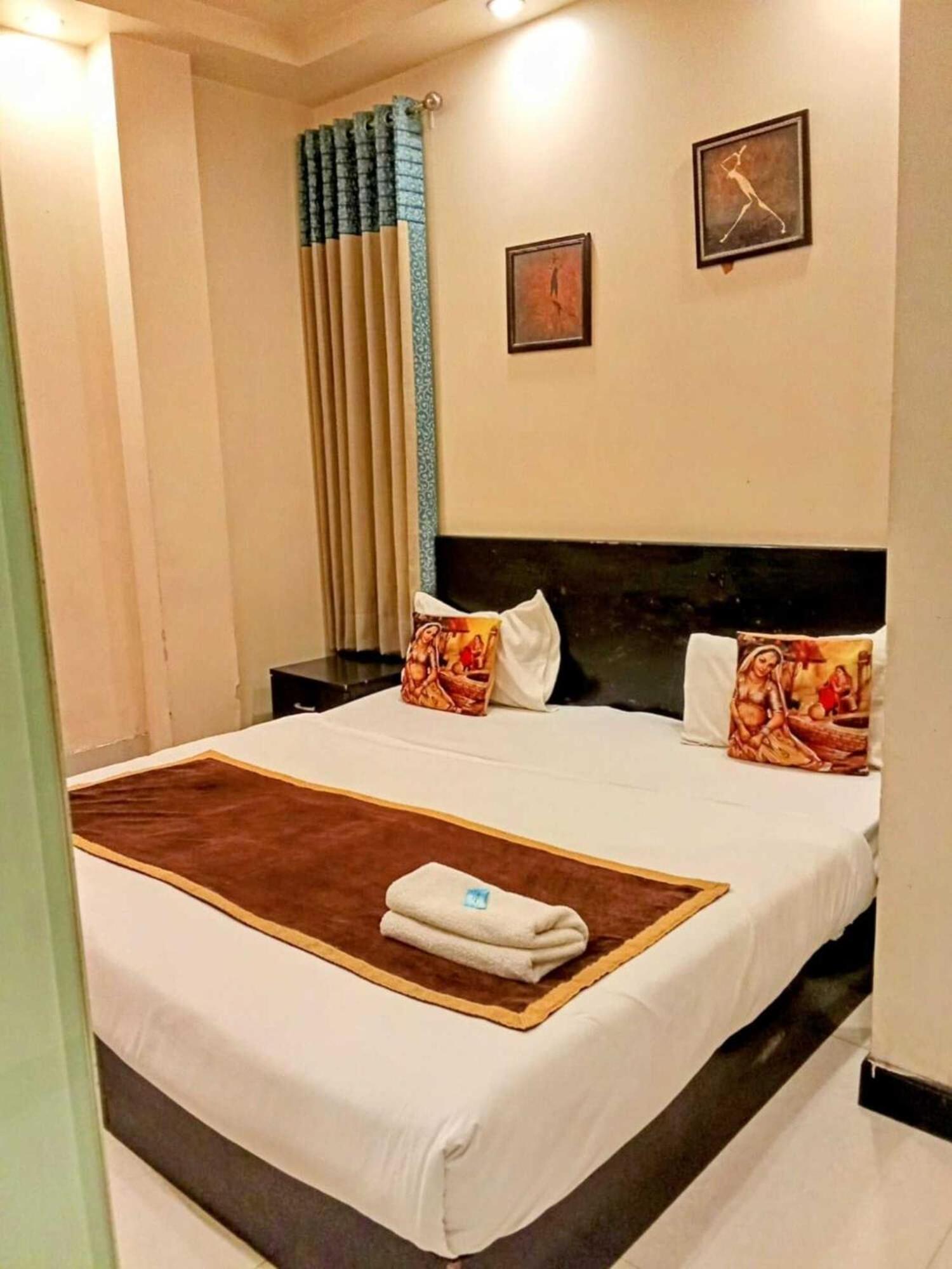 Premium In Paschim Vihar Hotel