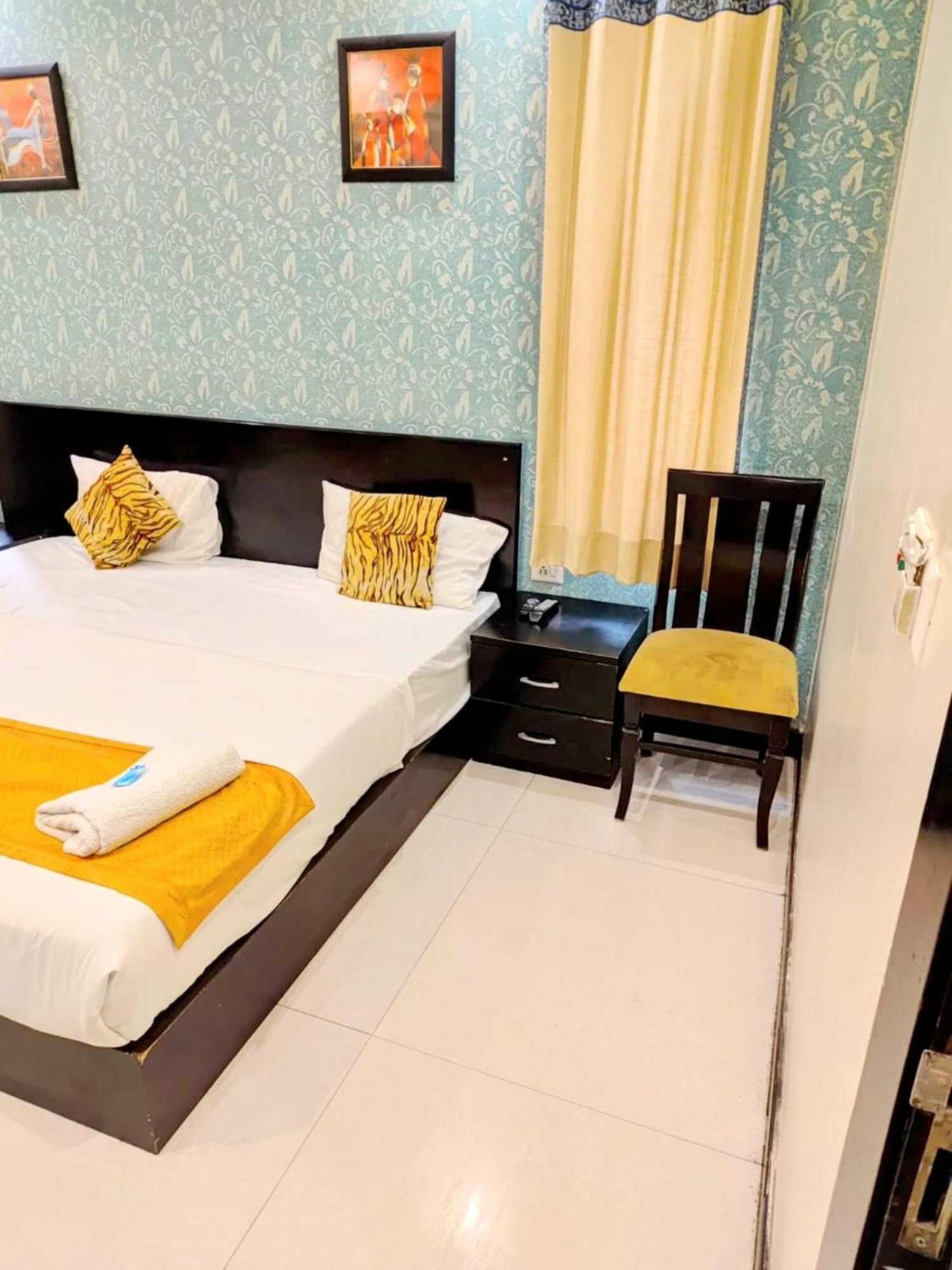 Premium In Paschim Vihar Hotel