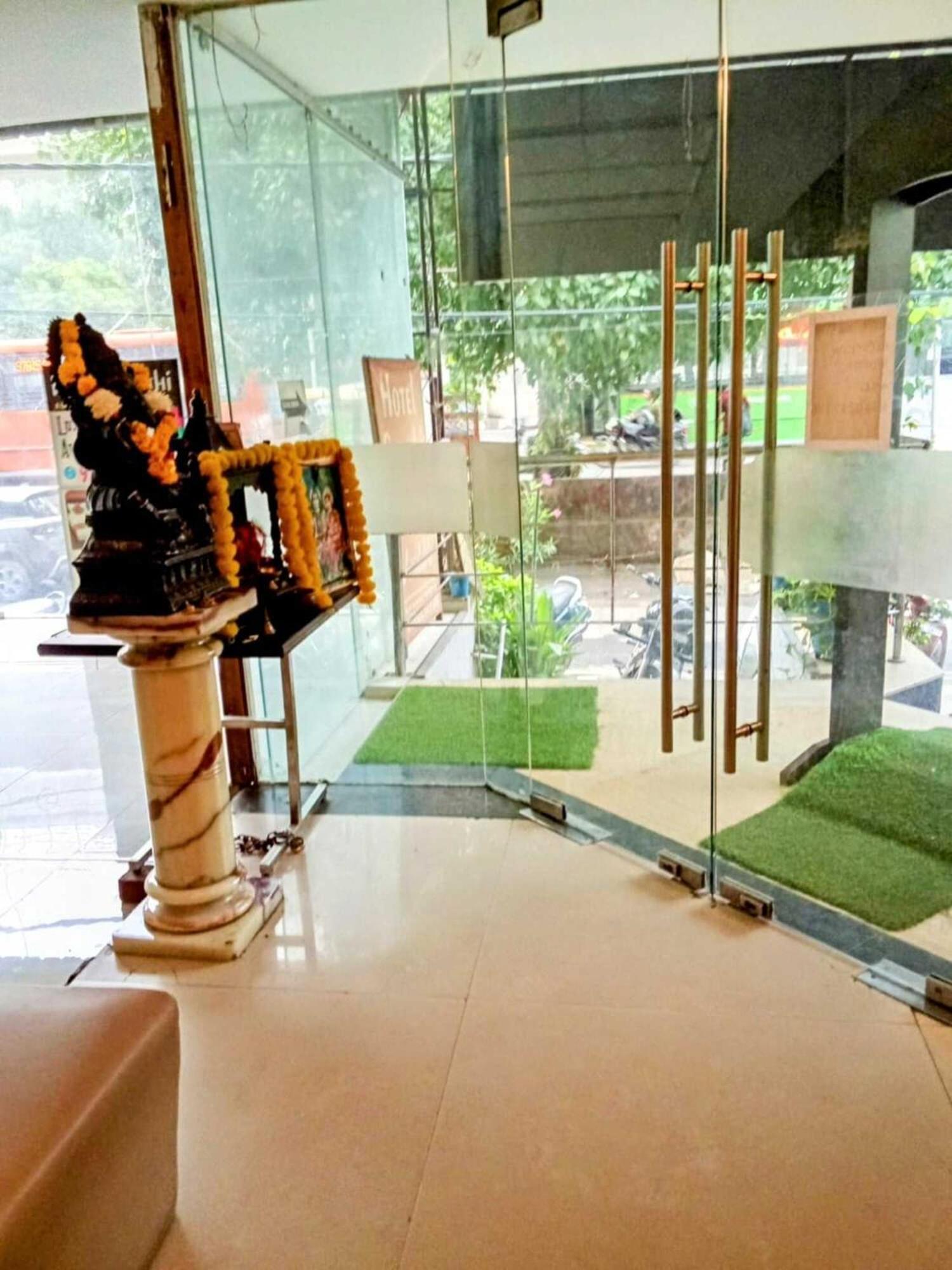 Premium In Paschim Vihar 4*