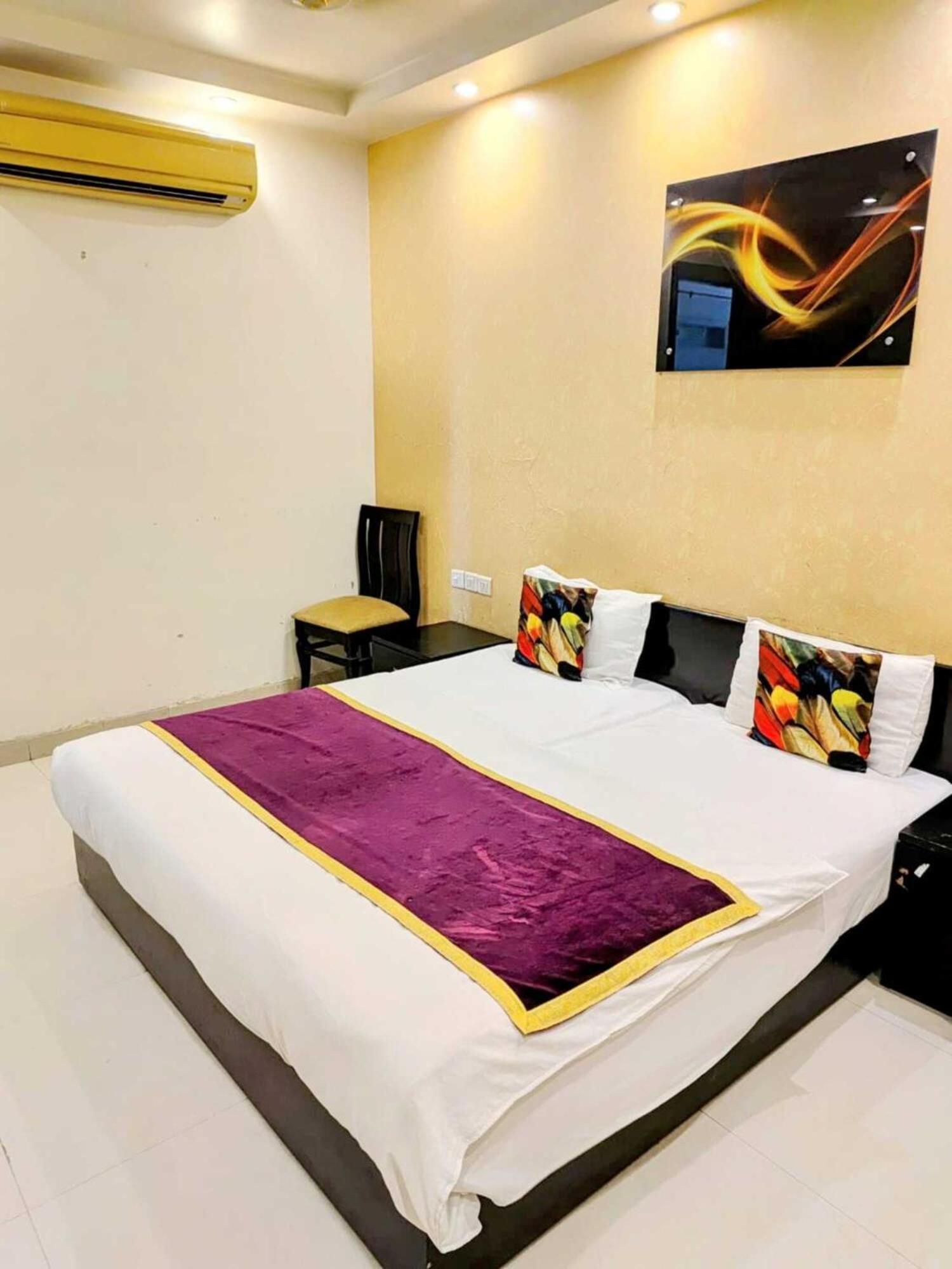 Premium In Paschim Vihar Hotel