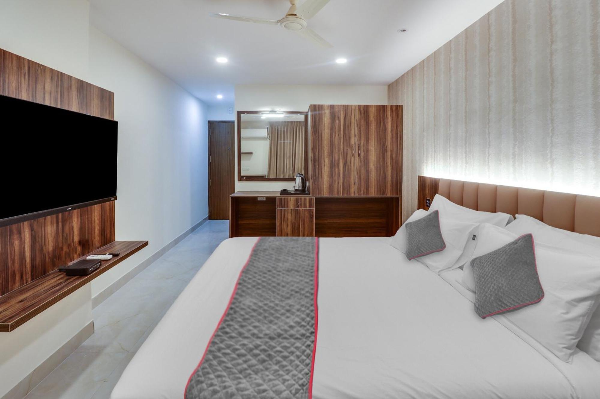 Hotel Grand King Plaza A Family Near Igi Airport Delhi 4*