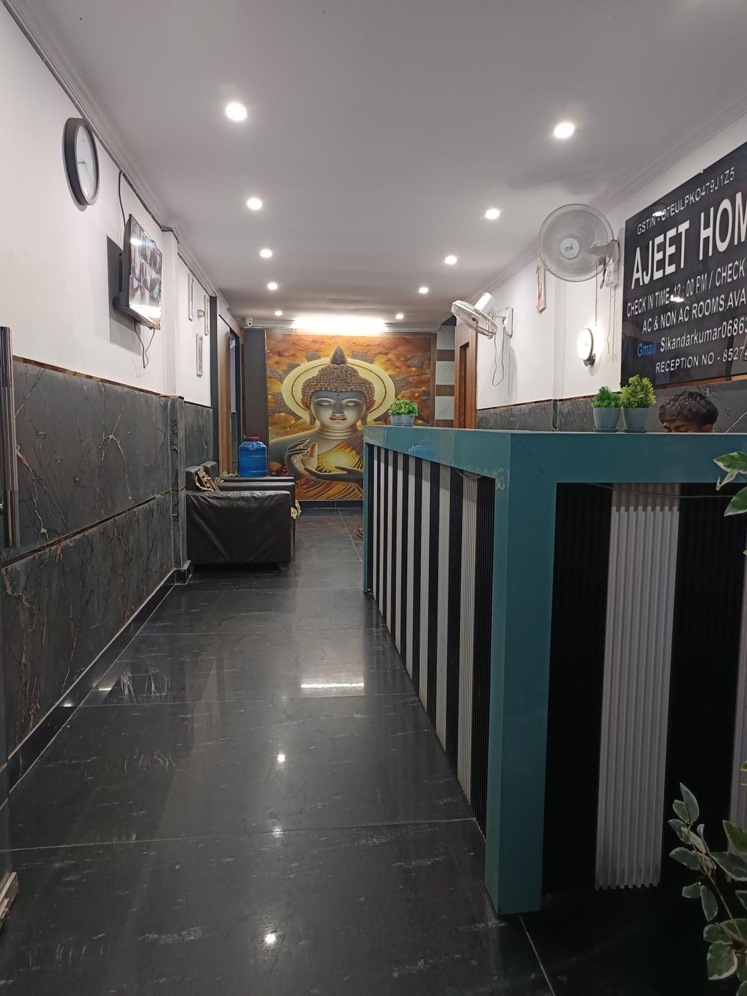 Homestay Ajeet Stay--300 Meters Nizamuddin Railway Station Gate No 4 New Delhi