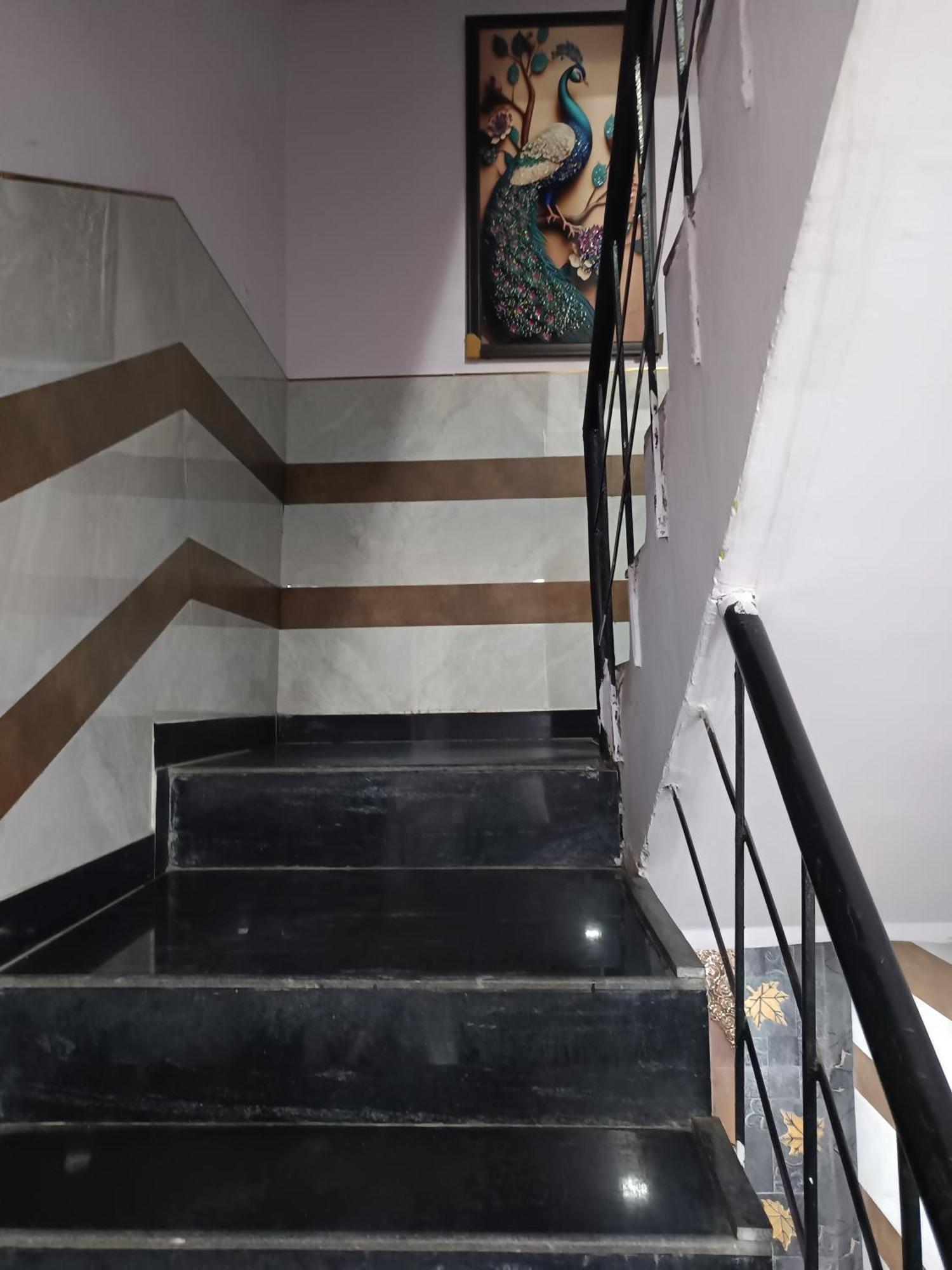 Ajeet Stay--300 Meters Nizamuddin Railway Station Gate No 4 *