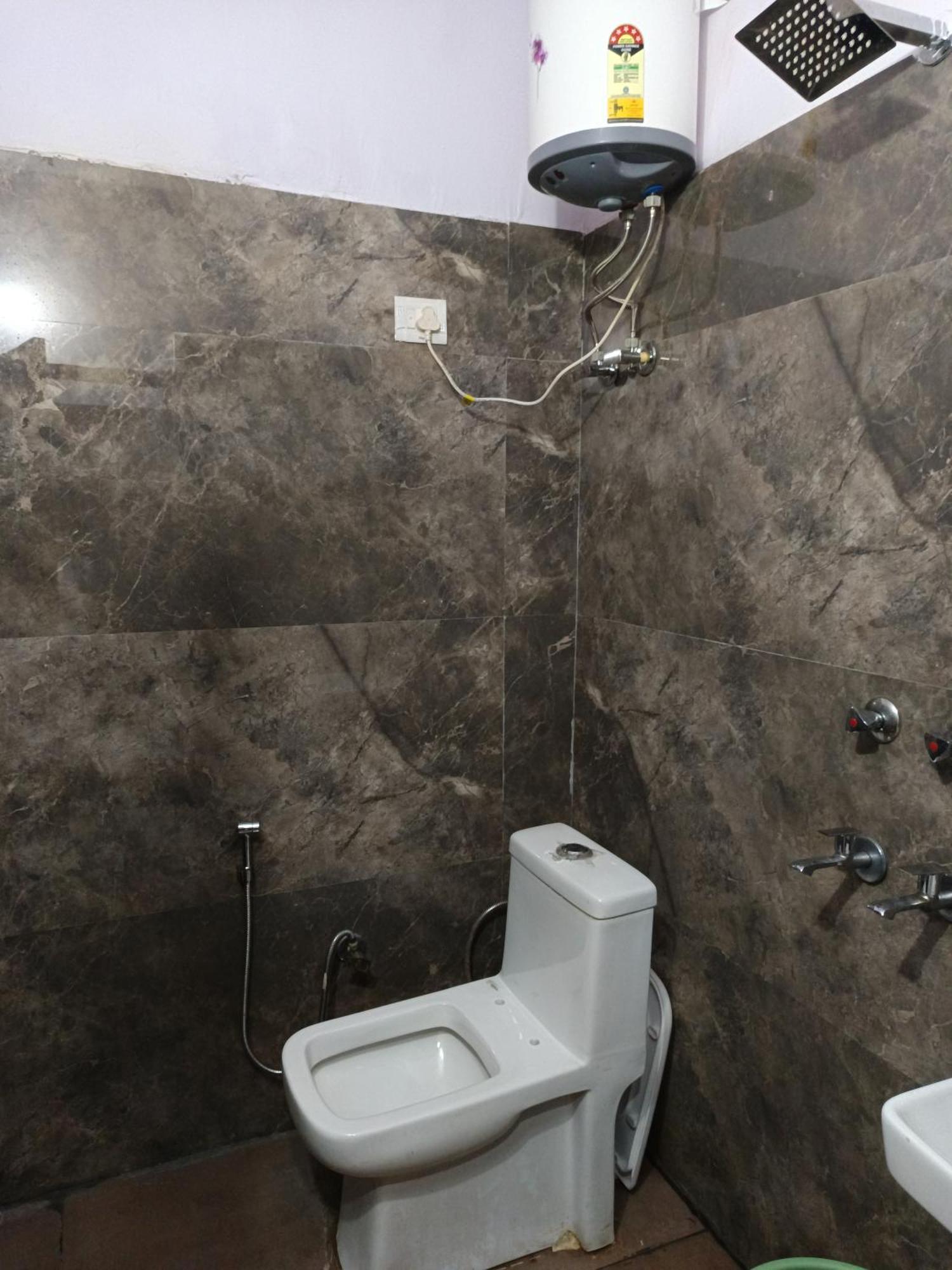 Ajeet Stay--300 Meters Nizamuddin Railway Station Gate No 4 Homestay New Delhi