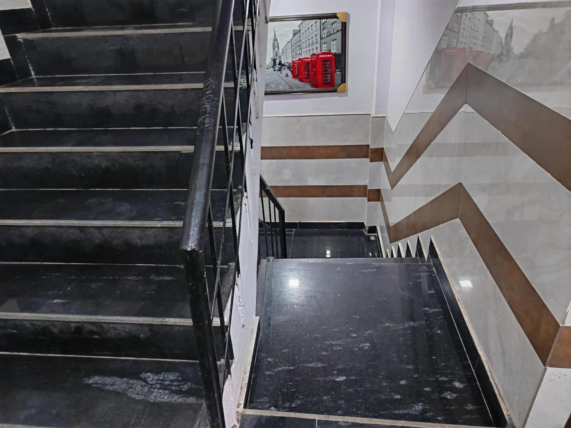 Ajeet Stay--300 Meters Nizamuddin Railway Station Gate No 4 Homestay