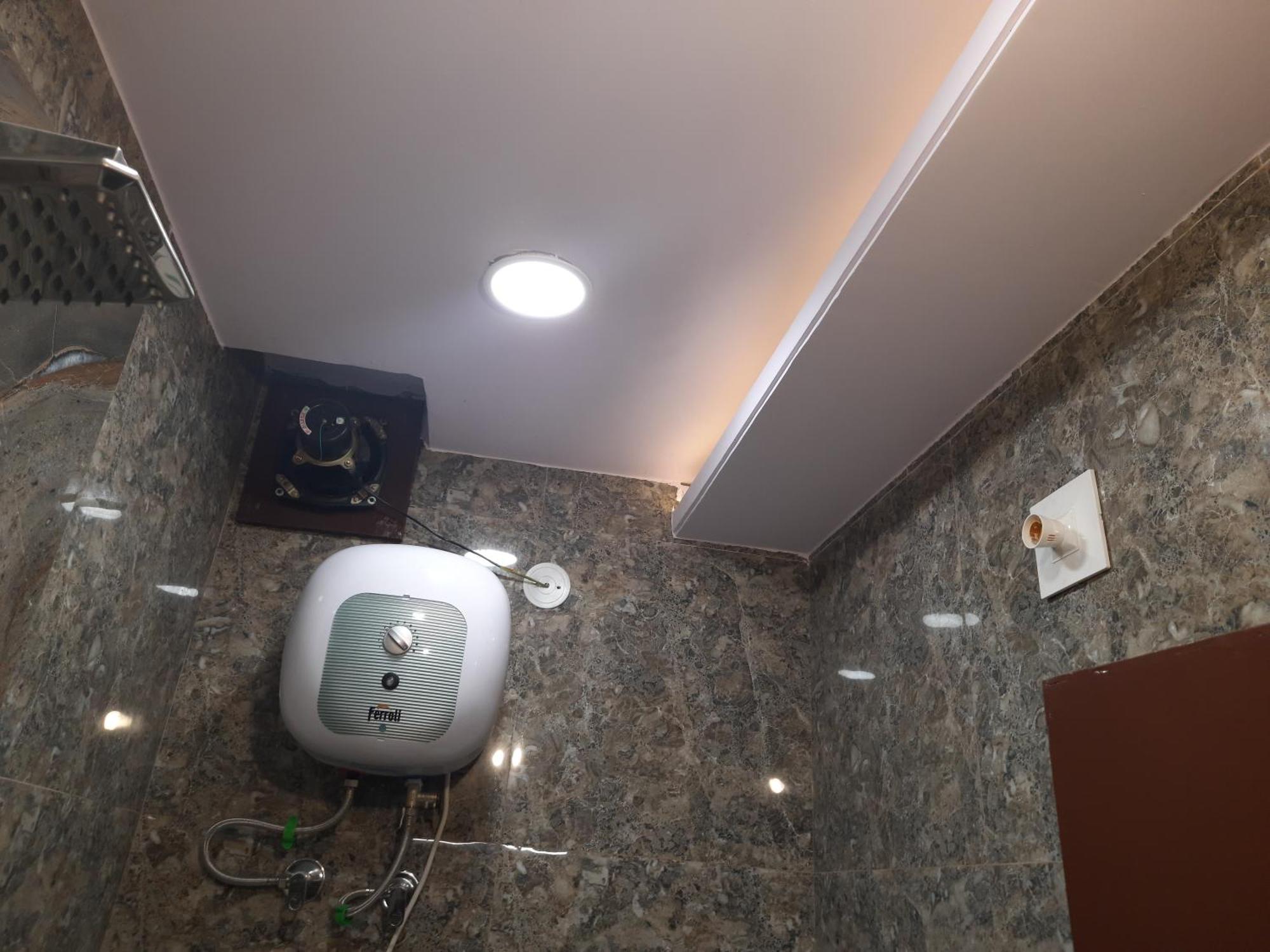 Aggarwal Independent With Private Washroom And Private Kitchen With Utensils, Fridge, Wifi With Smart Tv, Work Desk, Fully Ac As Like Your Own Sweet Apartment New Delhi