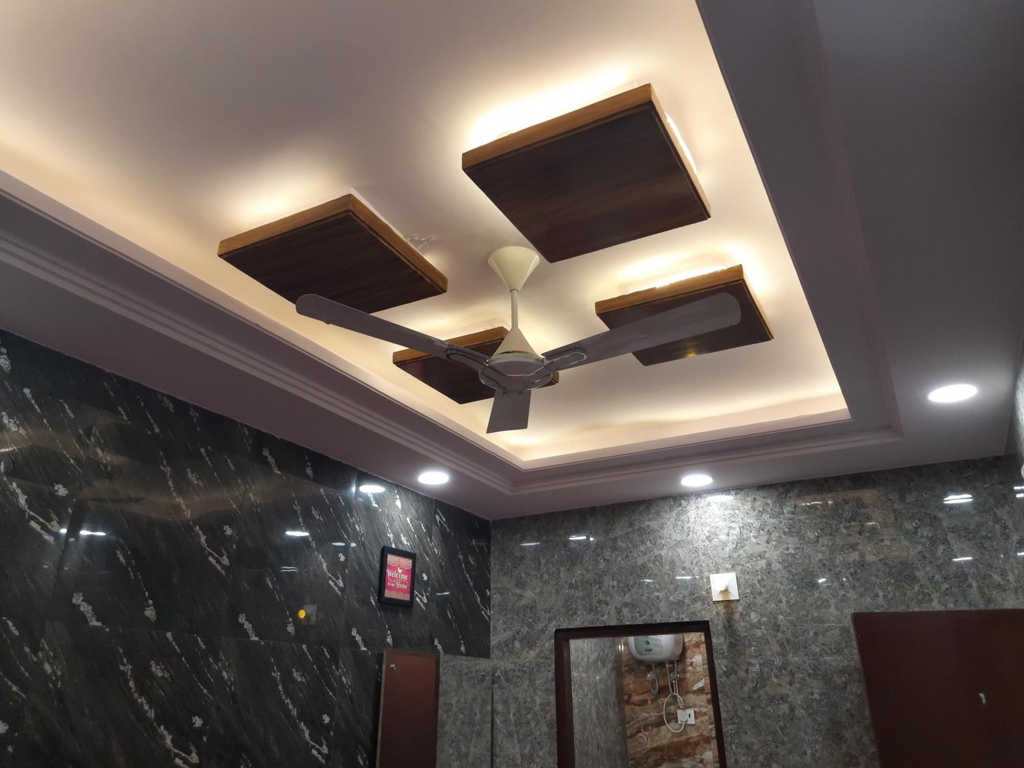 Aggarwal Independent With Private Washroom And Private Kitchen With Utensils, Fridge, Wifi With Smart Tv, Work Desk, Fully Ac As Like Your Own Sweet Apartment *